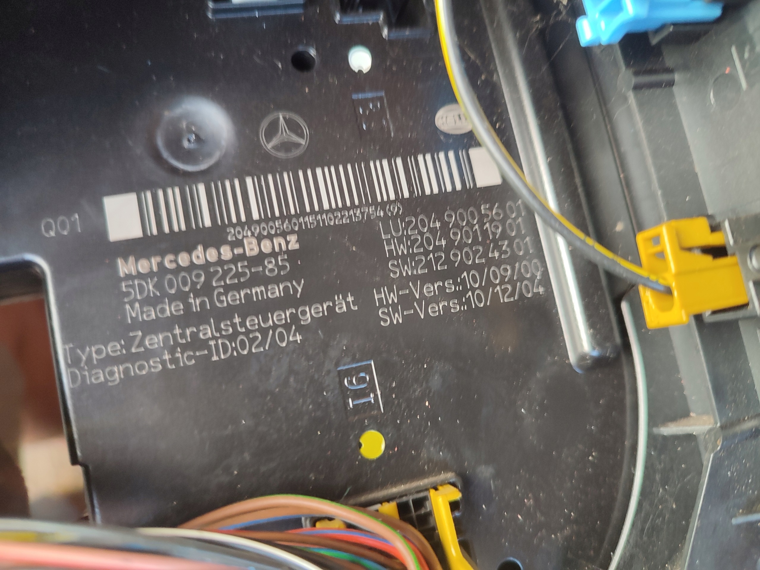 fuse box control unit module SAM MERCEDES W204 2049005601