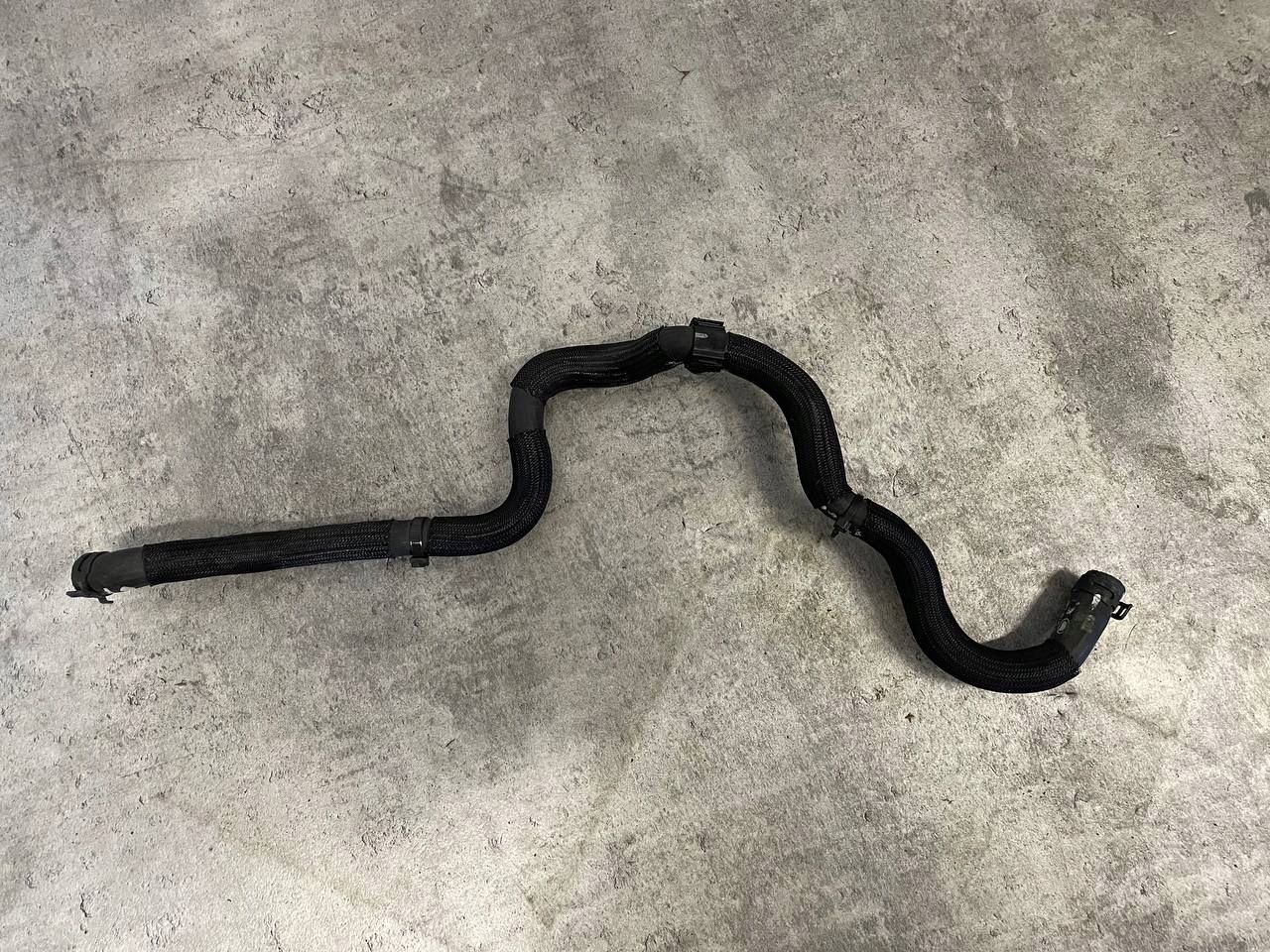 RURA PRZEWÓD WODY JAGUAR I-PACE X590 J9D3-8D136-AC