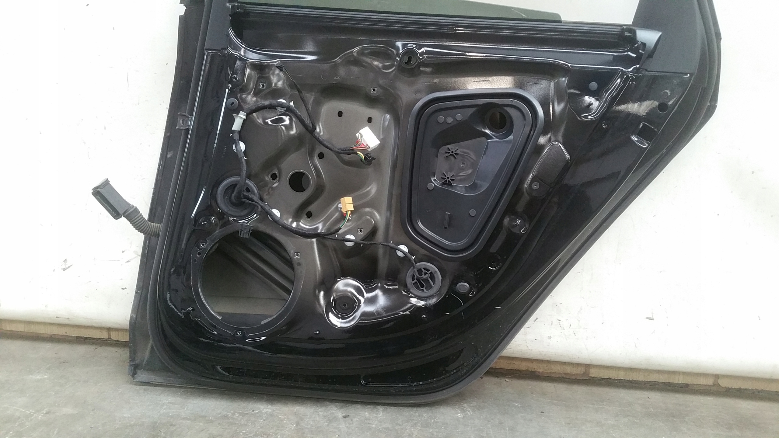 door right rear part LY95 Audi A4 B9 2015r