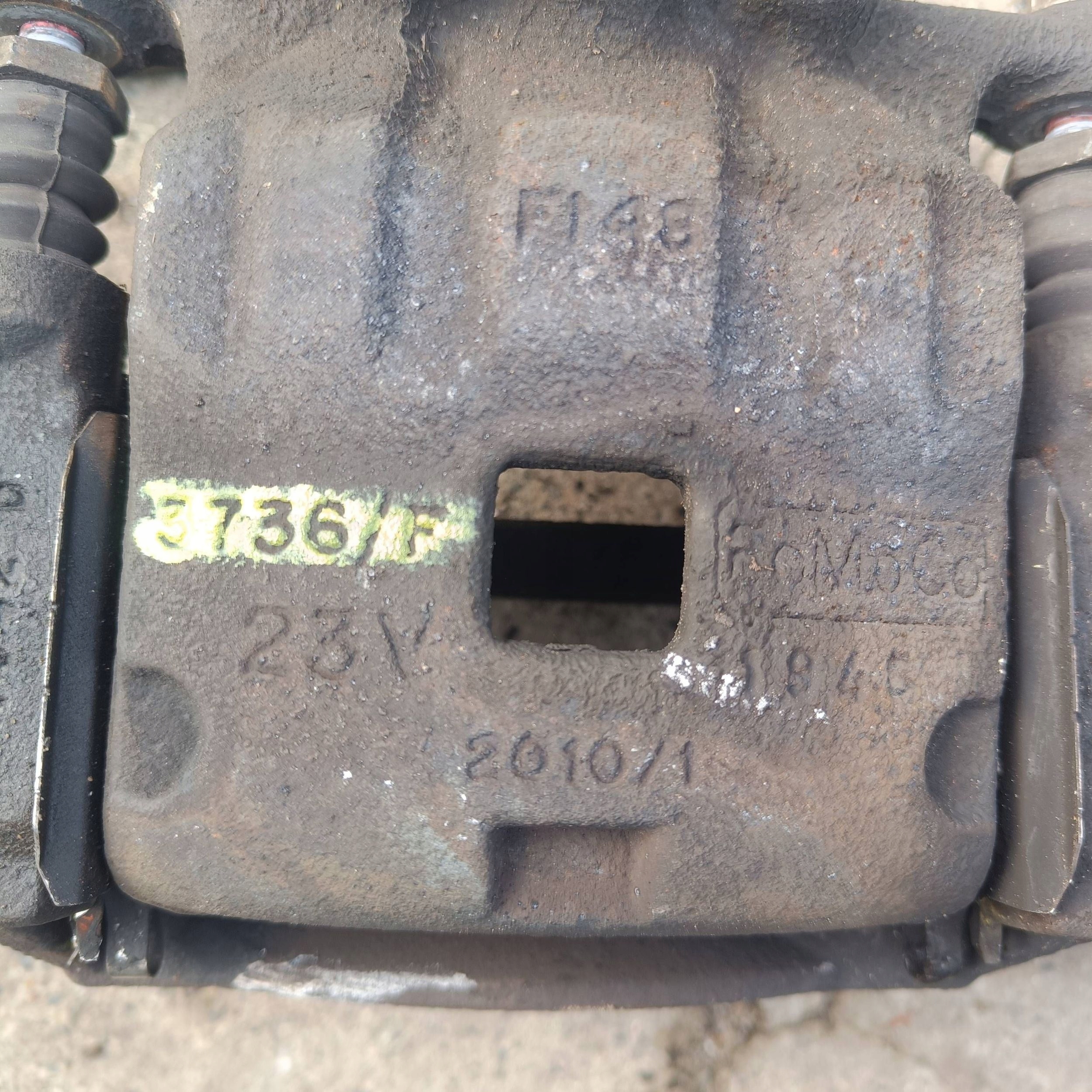 Ford Fiesta MK7 2016 caliper brake front right 3736F