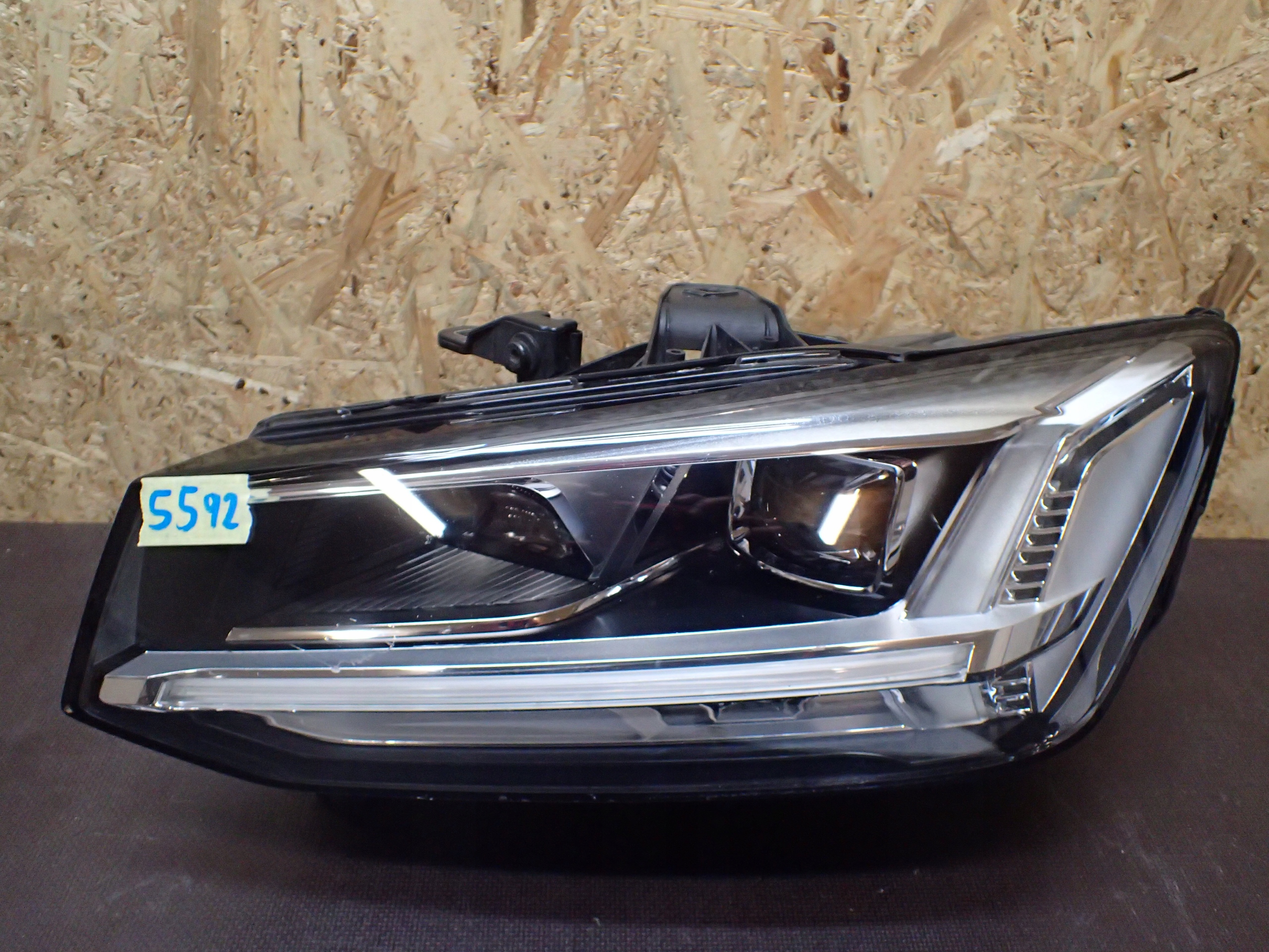 LICHT VORNE LINKS AUDI Q2 FULL LED