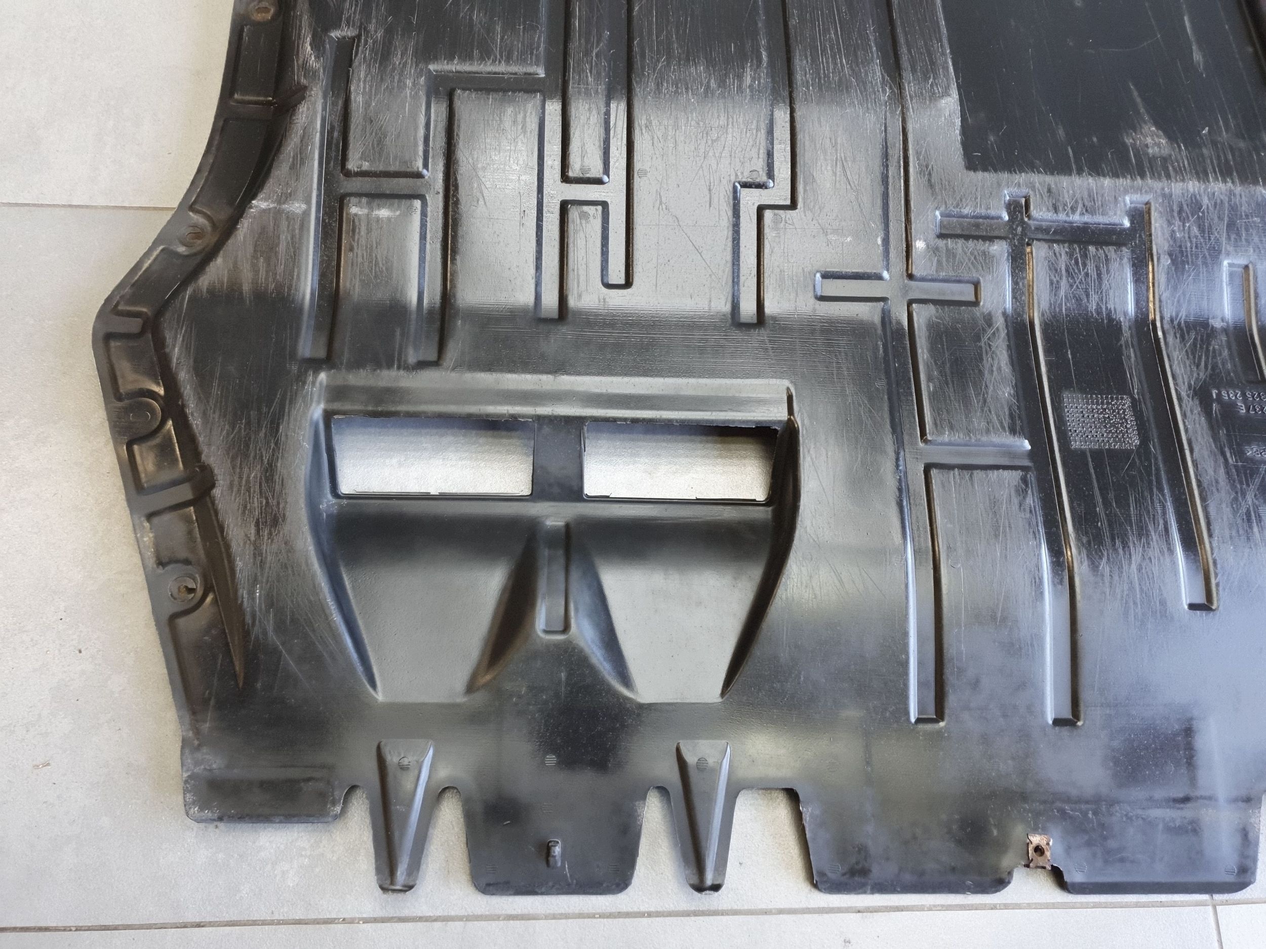 Volkswagen PASSAT CC 1.8 TSI cover below engine 3C0825237E
