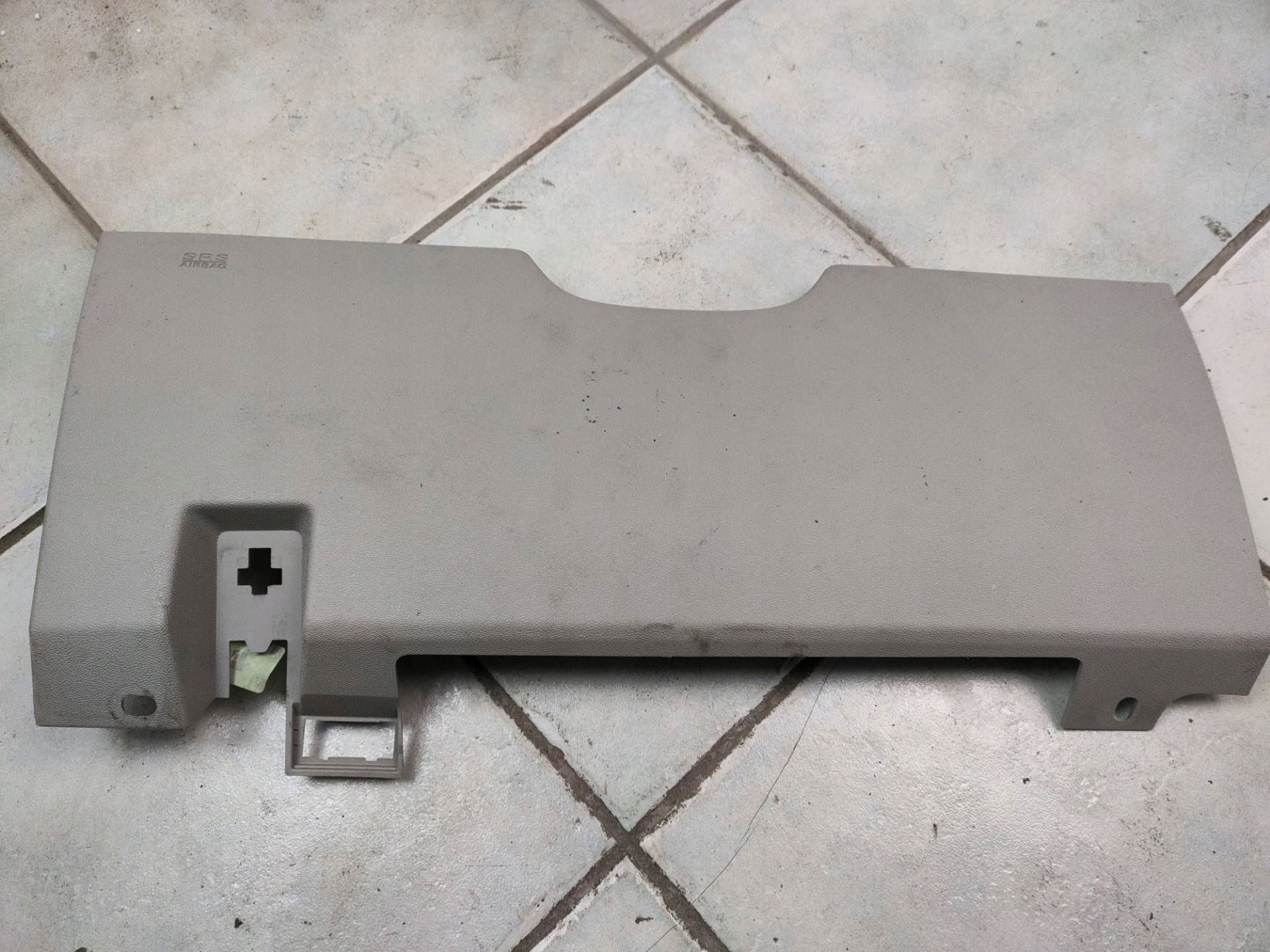 plastic inner Chrysler Town and Country 5 facelift 2011 L0201430