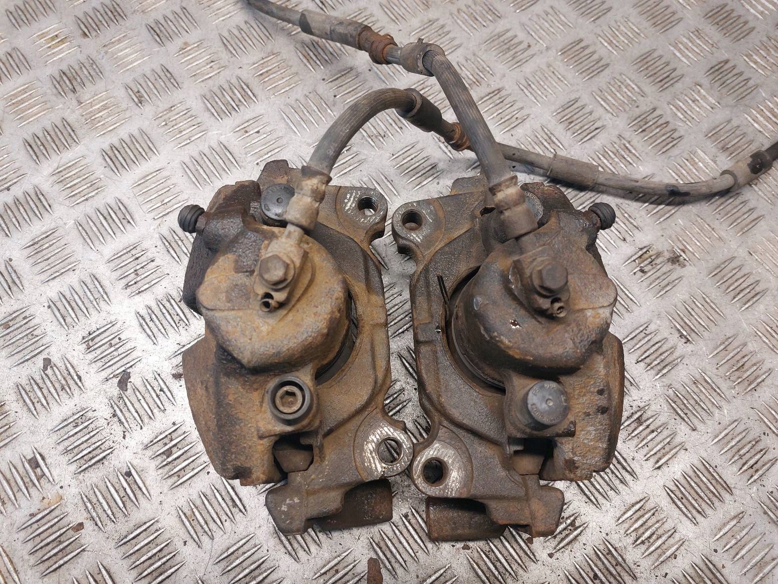 kotuče brzdové předek + plotýnky + třmeny VOLKSWAGEN TOURAN a 2.0 TDI