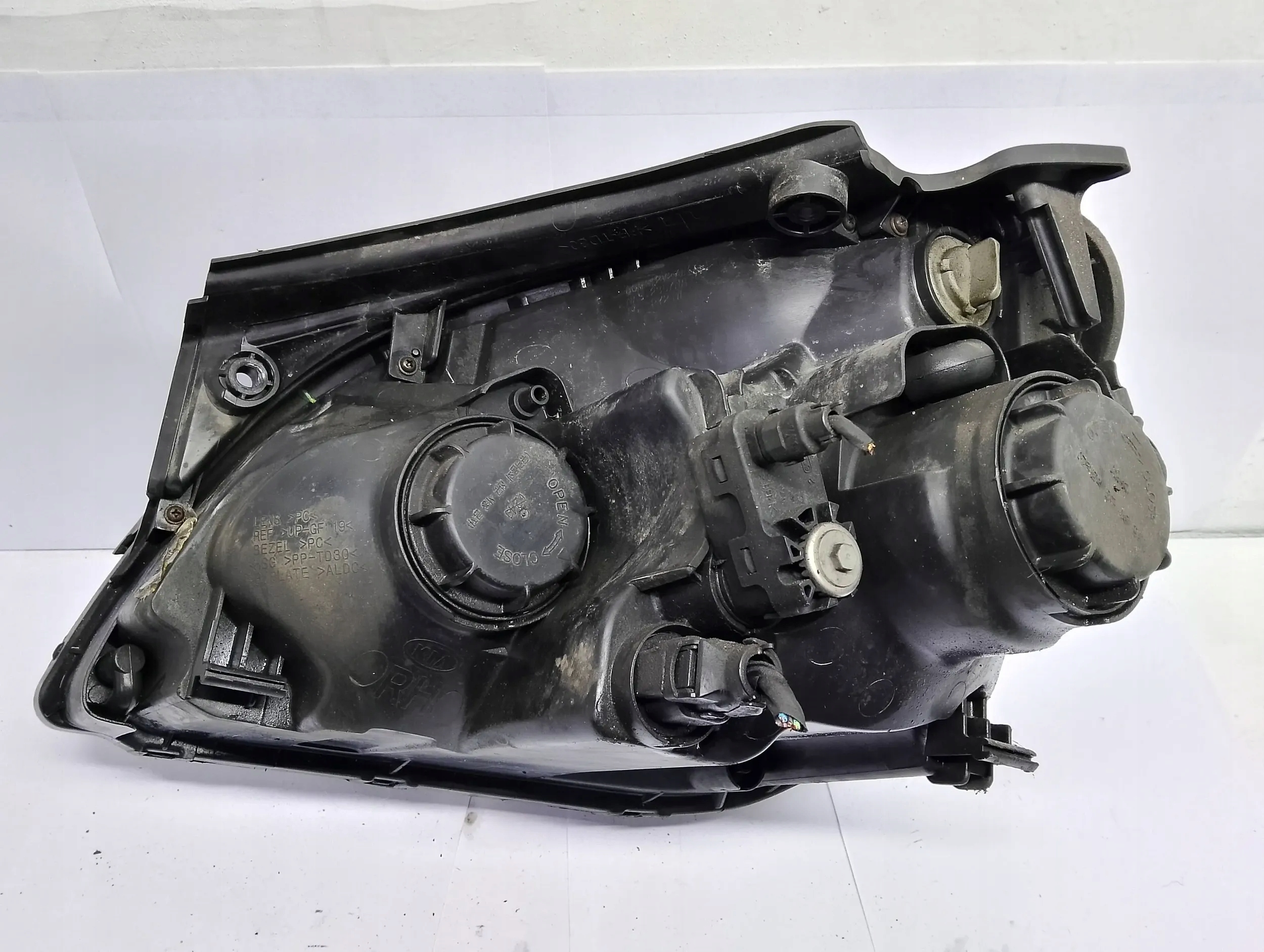 KIA Carens II 2007 lights front A044936