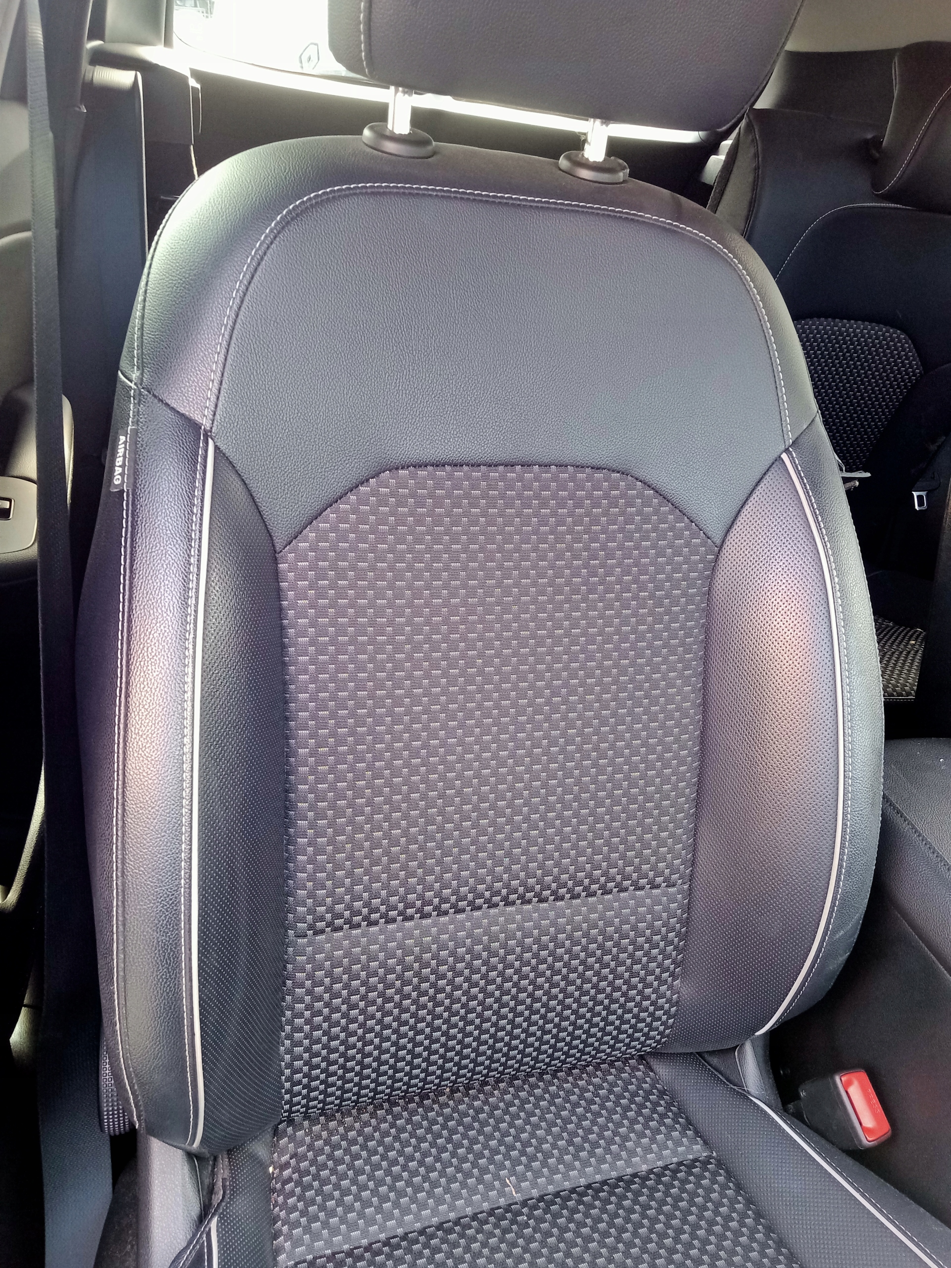 KIA CEED III OPARCIE seat right front semi leather 2018