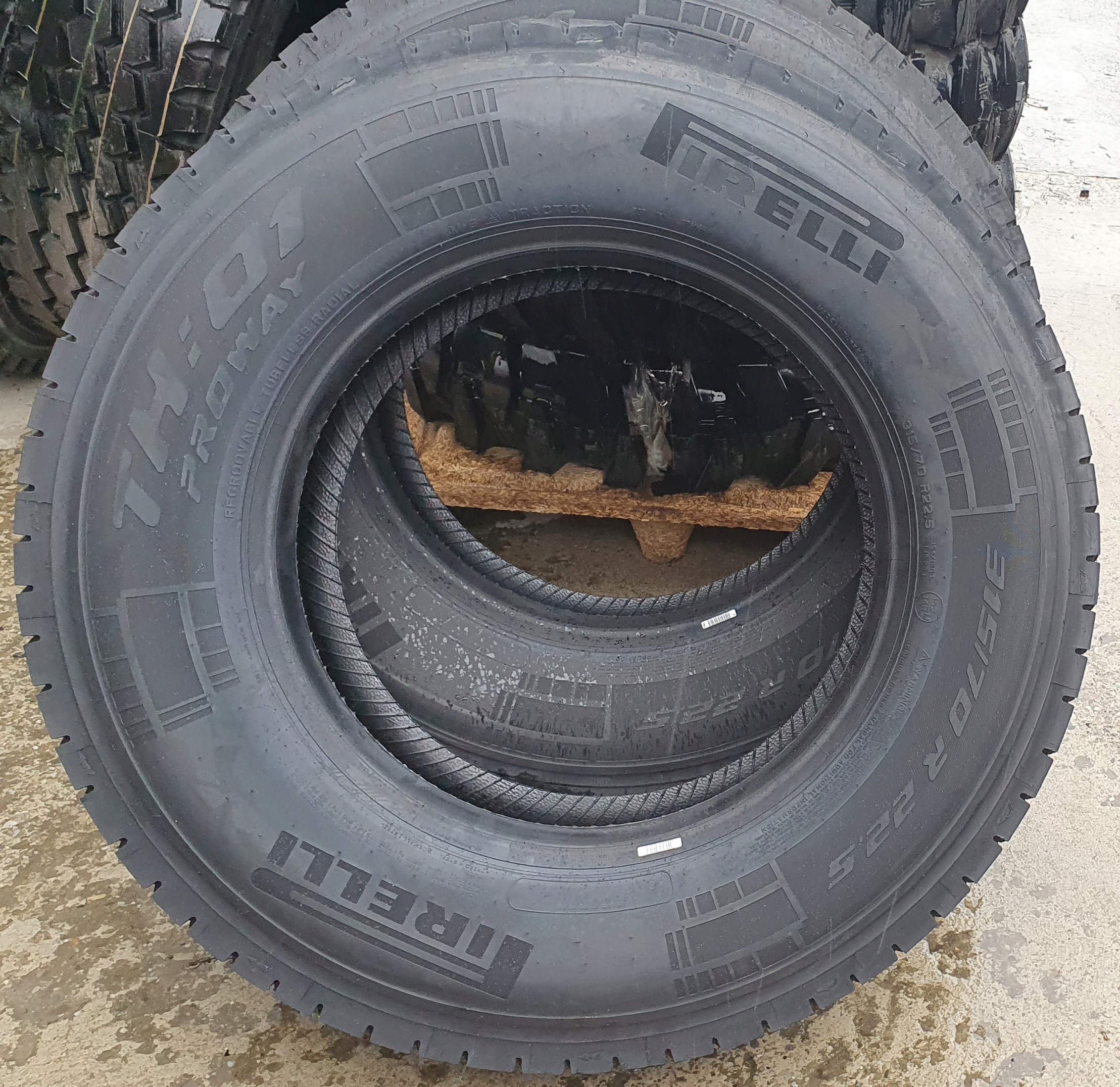 Opony 4 x 315 70R22 5 Pirelli TH01 PROWAY PREMIUM Model TH01 PROWAY TH 01