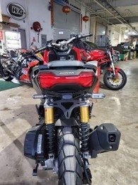 Upevnenie Registračnej Tabuľky Honda ADV150 21-