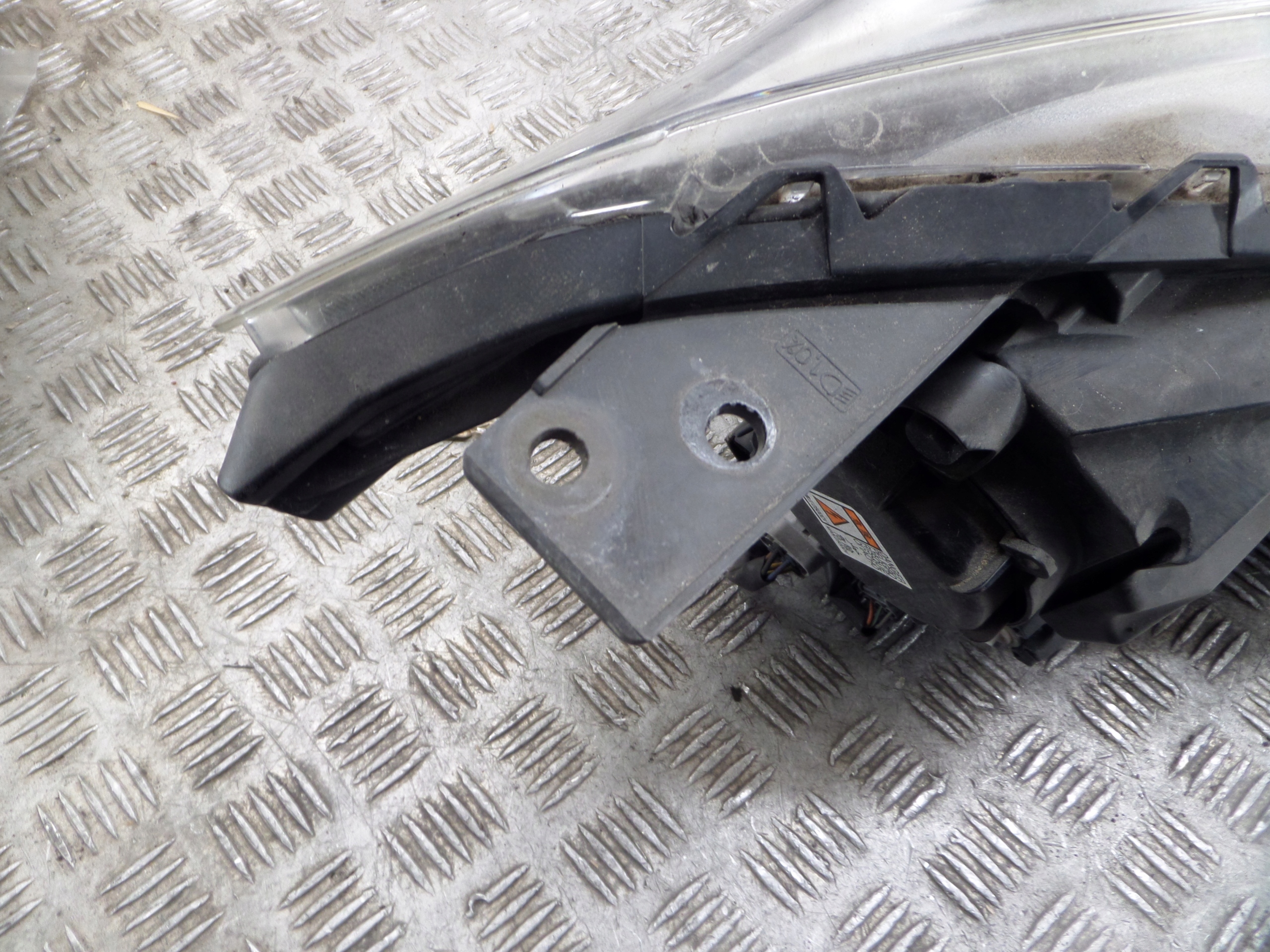 MAZDA 3 light left XENON 13-16r. BHT551040