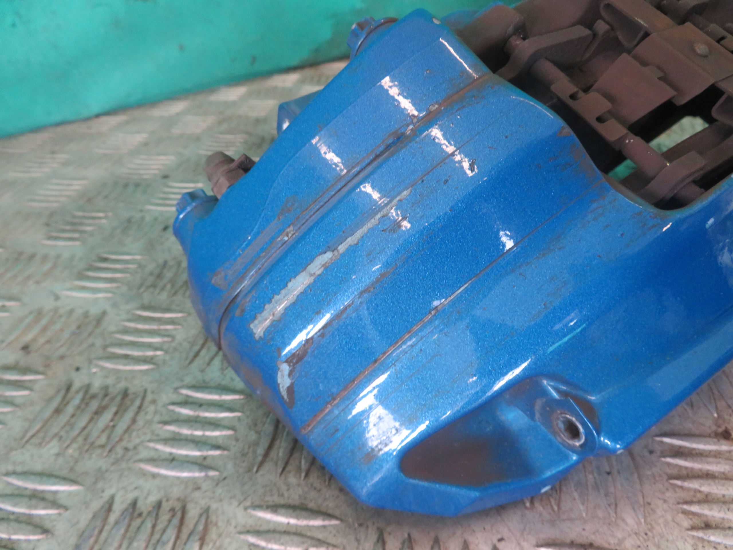 caliper brake left front MERCEDES W205 C KLASA 17R