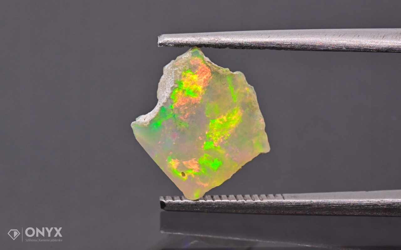 Opal z Etiopie hrudky 10,5x10 mm