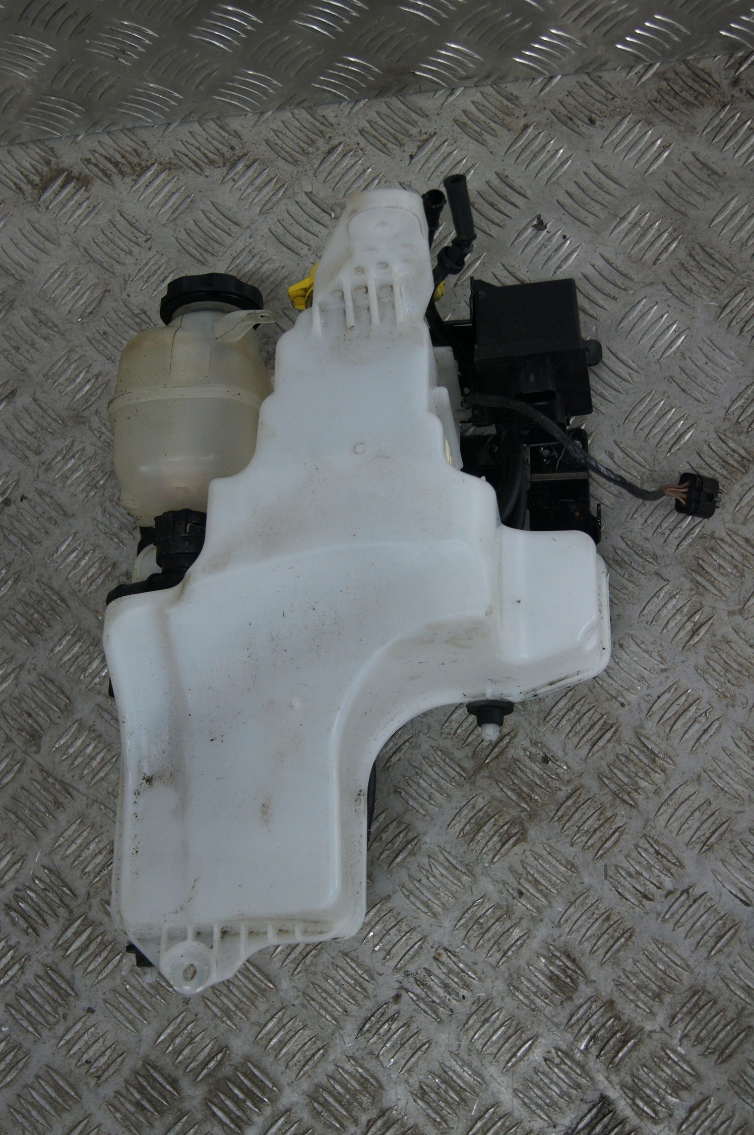 P68293018AD - Jeep Wrangler JL бачок омывателя