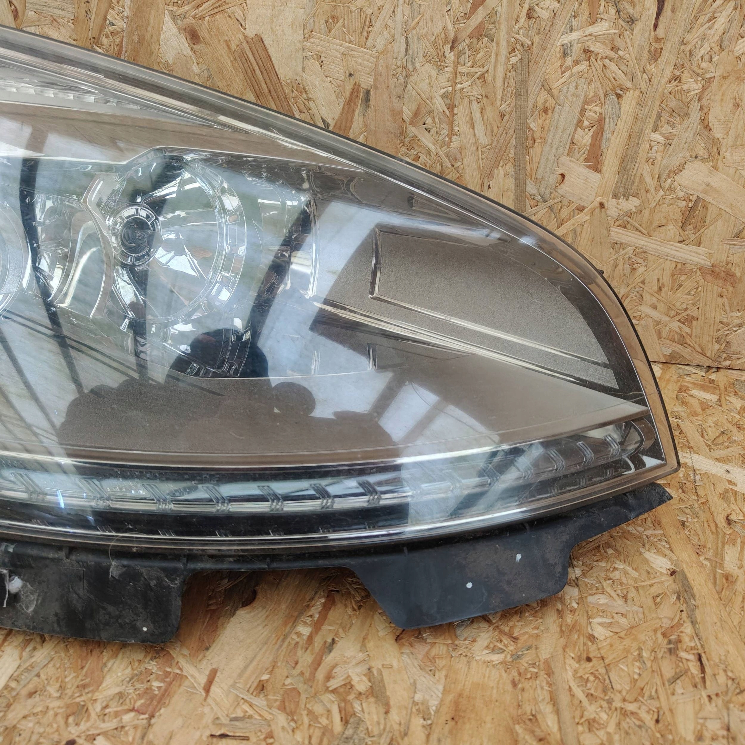 Citroen C4 and Picasso 2010 right side light front LIFT KSENON