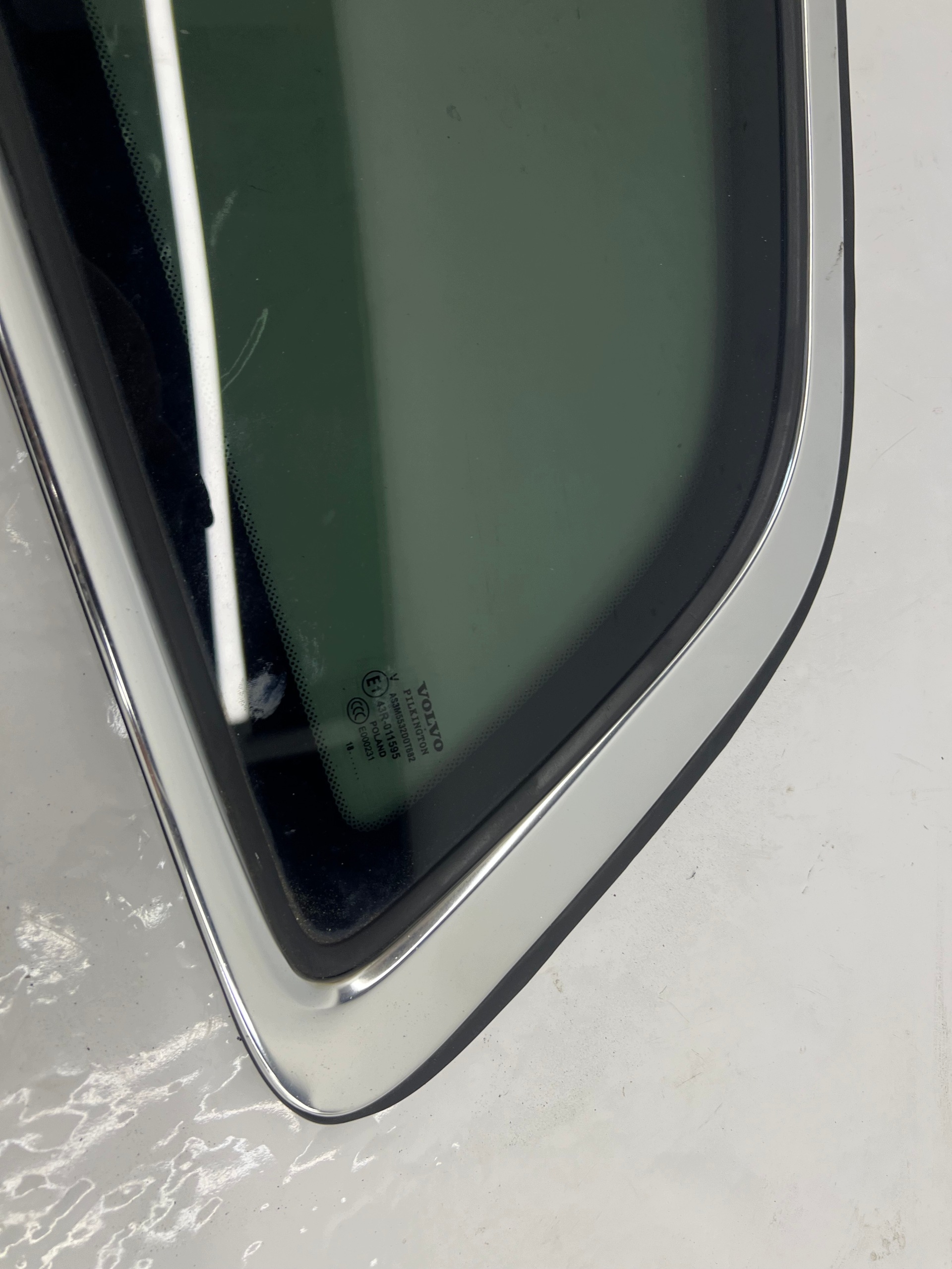 VOLVO V60 II 18R- KOMBI window window bodywork left rear part AS3