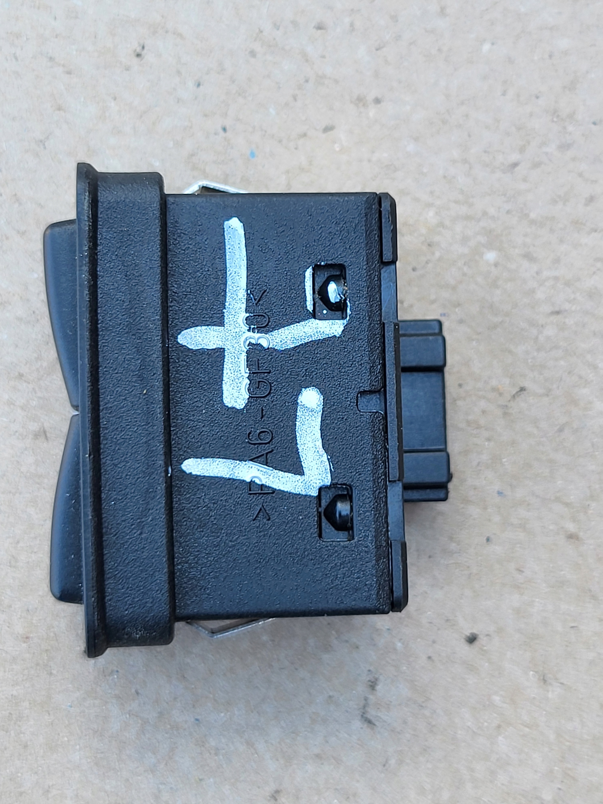switch button of the lowering windows left right rear BMW 5 E39 7 E38 OE