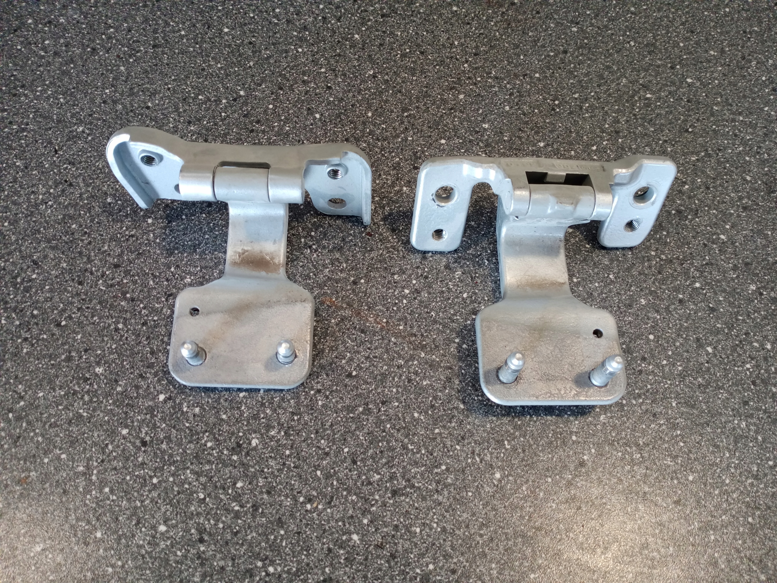 ZAWIAS KLAPY BAGAZNIKA MERCEDES W218 KOMBI L P