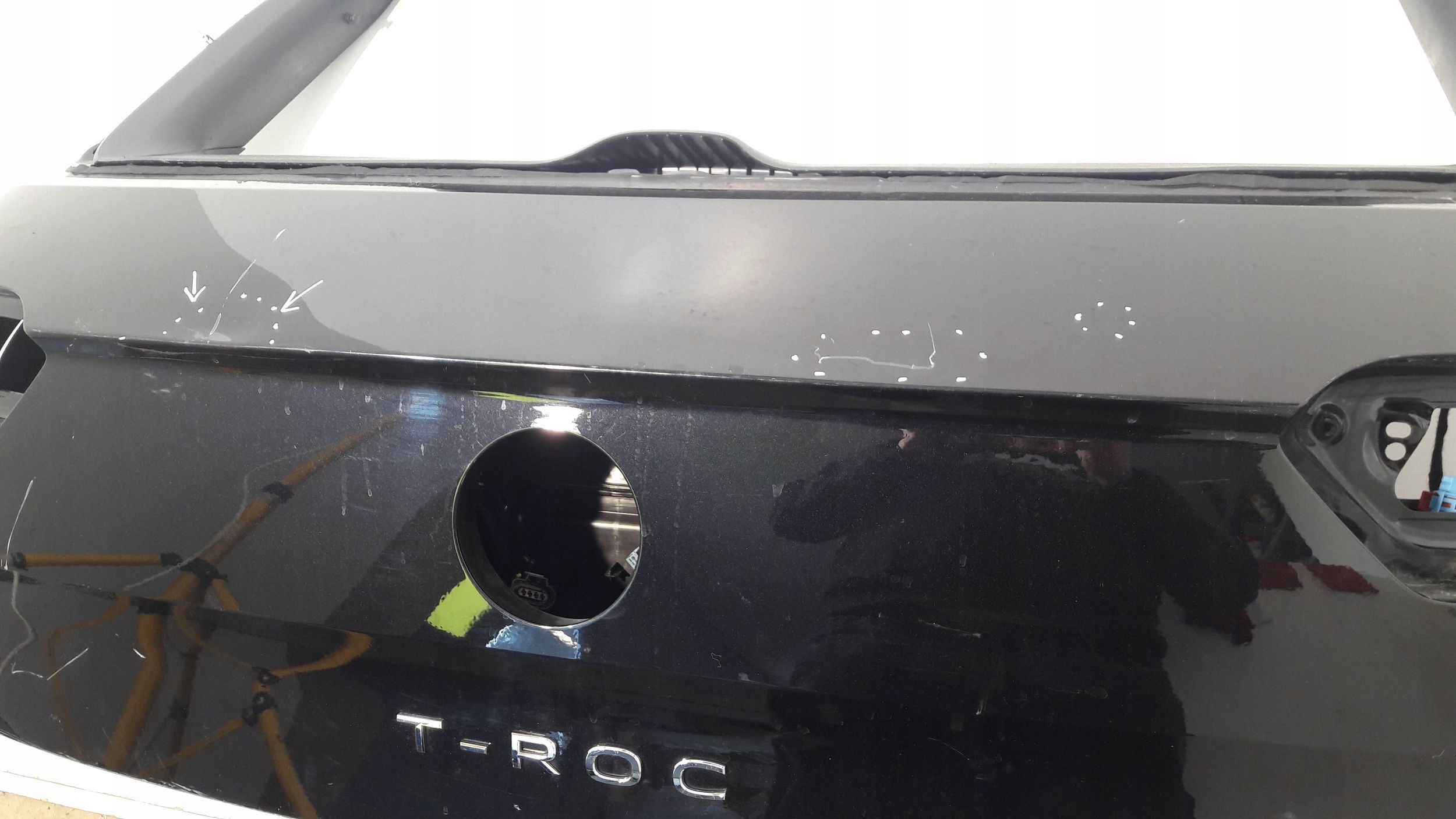 Volkswagen T-Roc rear trunk door boot (H148)