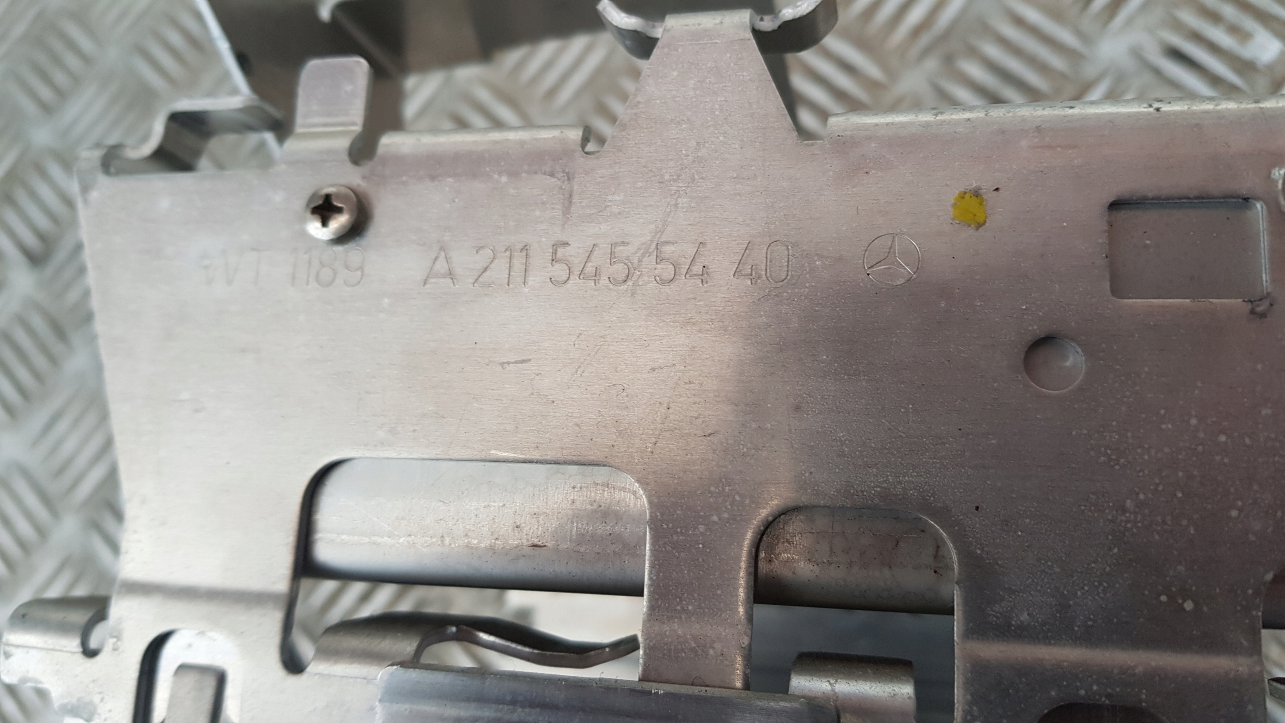 MERCEDES W211 Panier RADIA NAVI Support A2115455440
