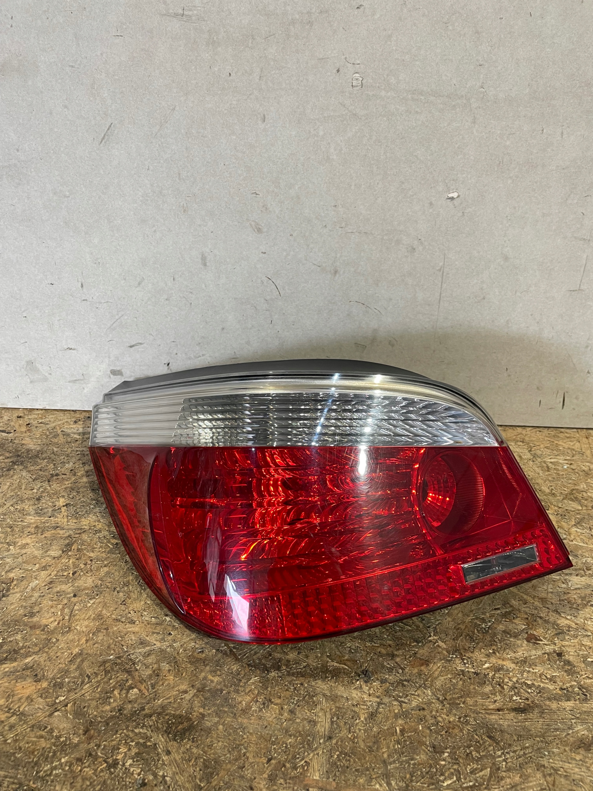 BMW 5 E60 фонарь левый 7165737 европа