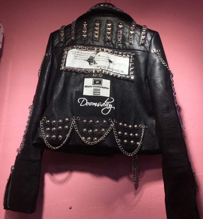 Italy Kurtka Skóra Naszywki Ćwieki Łańcuch 34 XS Zapięcie zamek