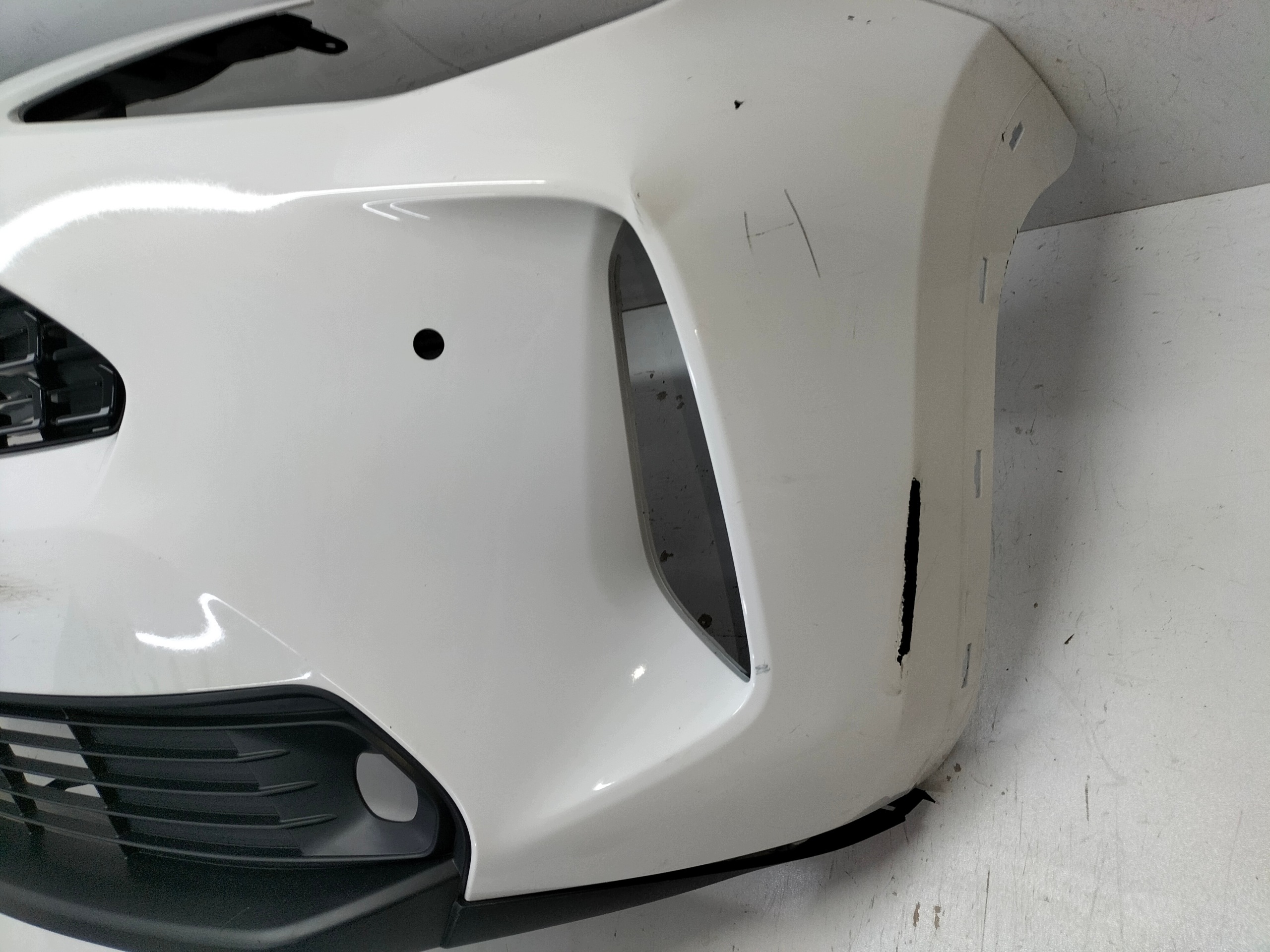 front bumper front TOYOTA YARIS CROSS 20