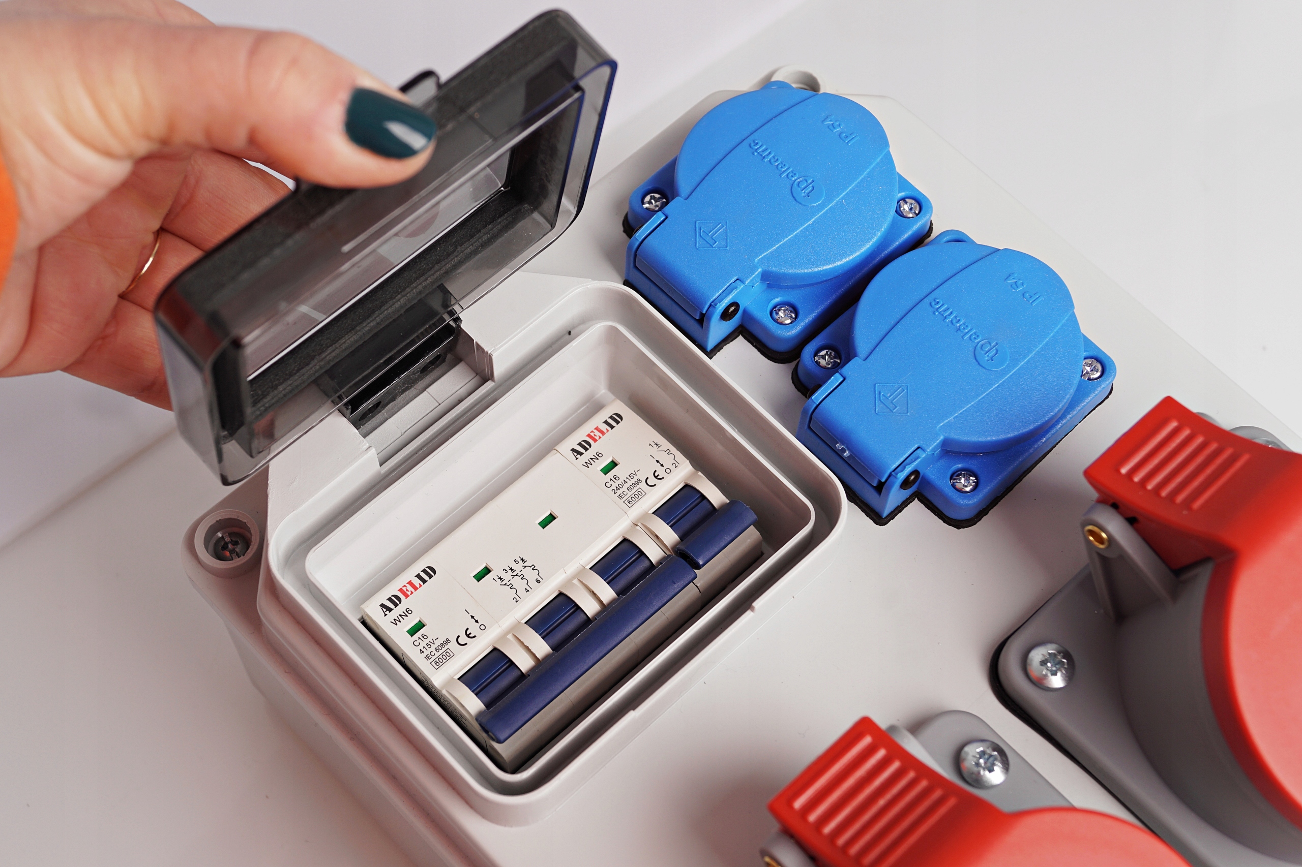 ROZDZIELNICA SKRZYNKA ROZDZIELNIA BUDOWLANA Rodzaj rozdzielnica