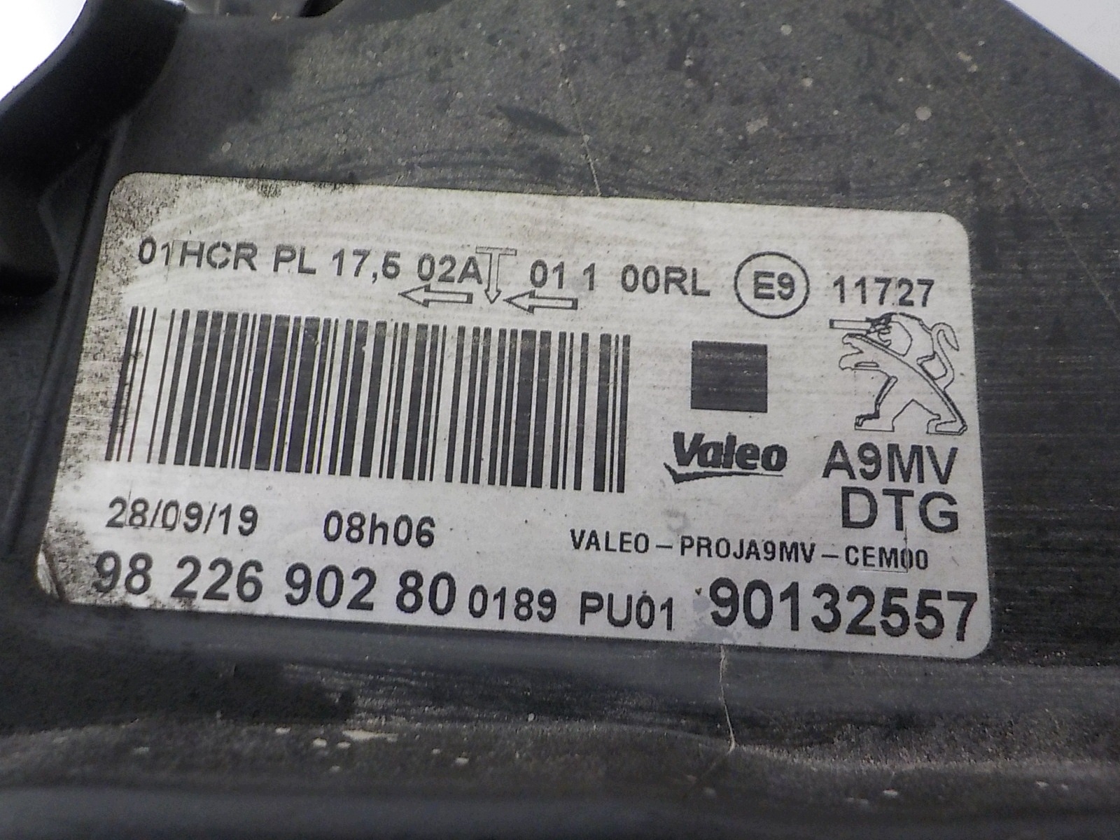PEUGEOT 208 and LIFT light right front front UK 9822690280