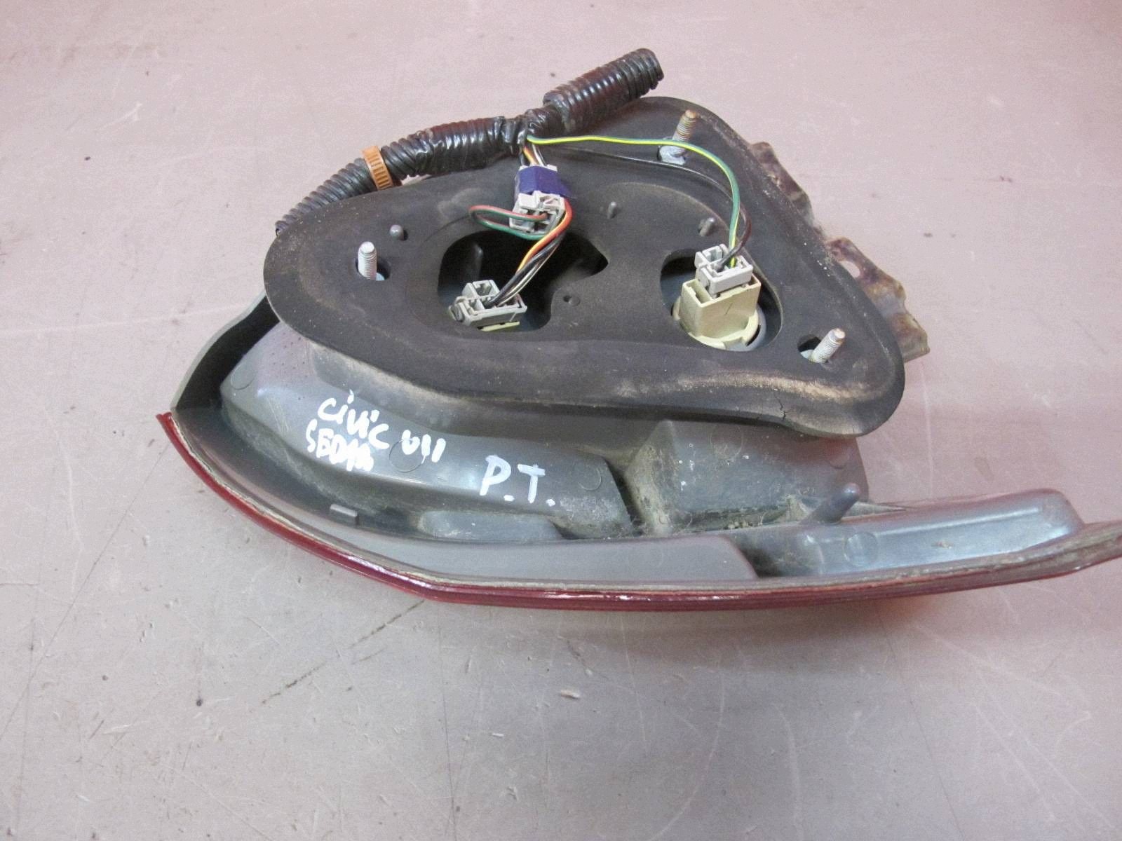 HONDA CIVIC 7 VII ES4 sedan 00-04 light right rear part rear W fender EUROPA