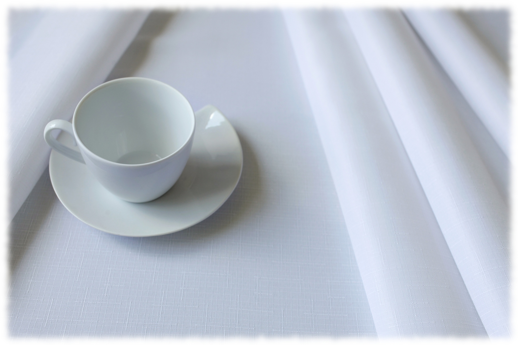 Plamoodporny obrus 140x600 Santori biały Jakość