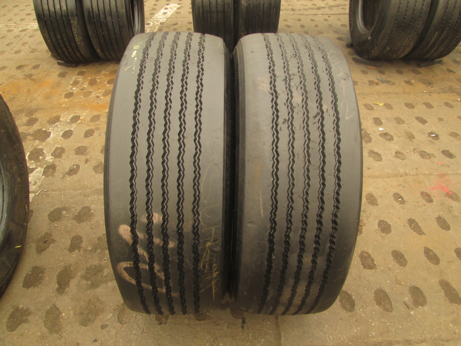385 / 65R22.5 Firestone FT522 2.шт