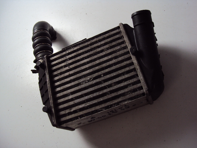 AUDI A4 B7 3.0 TDI ИНТЕРКУЛЕР PRAWYe0145806l