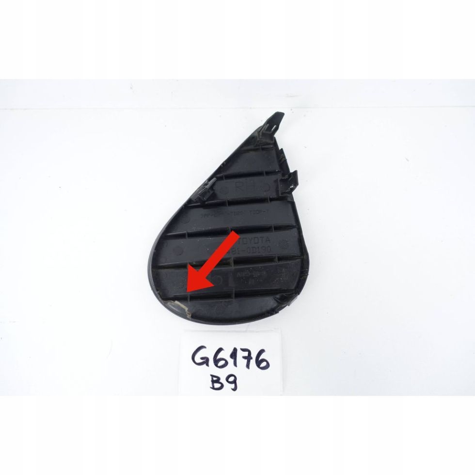grid of a bumper right front right front TOYOTA YARIS III P3 2011-2014