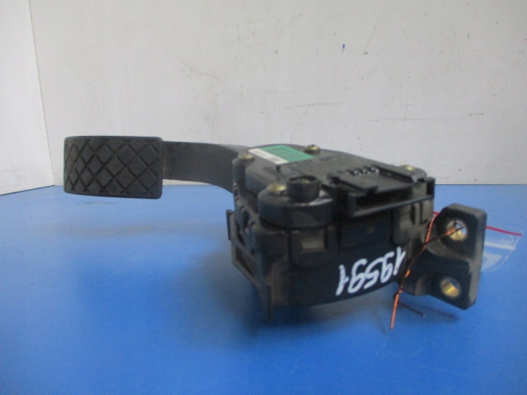 vw PASSAT B5 педаль потенциометр газа 8D2721523F Hella
