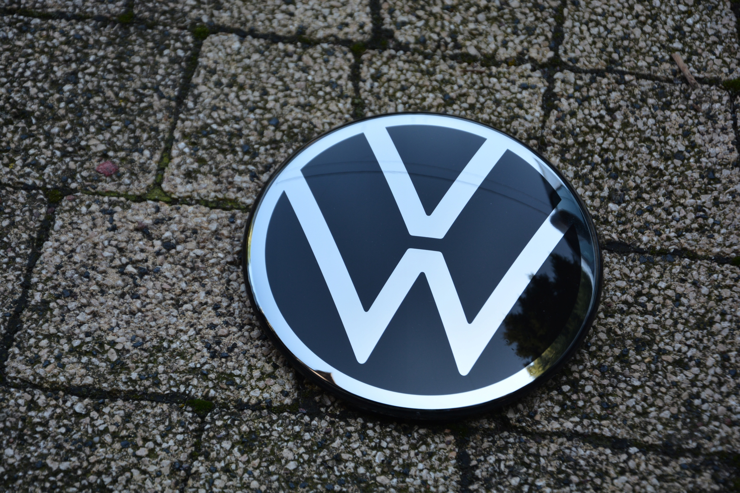 ZNACZEK POD RADAR VW T-CROSS T-ROC 2GM853601E