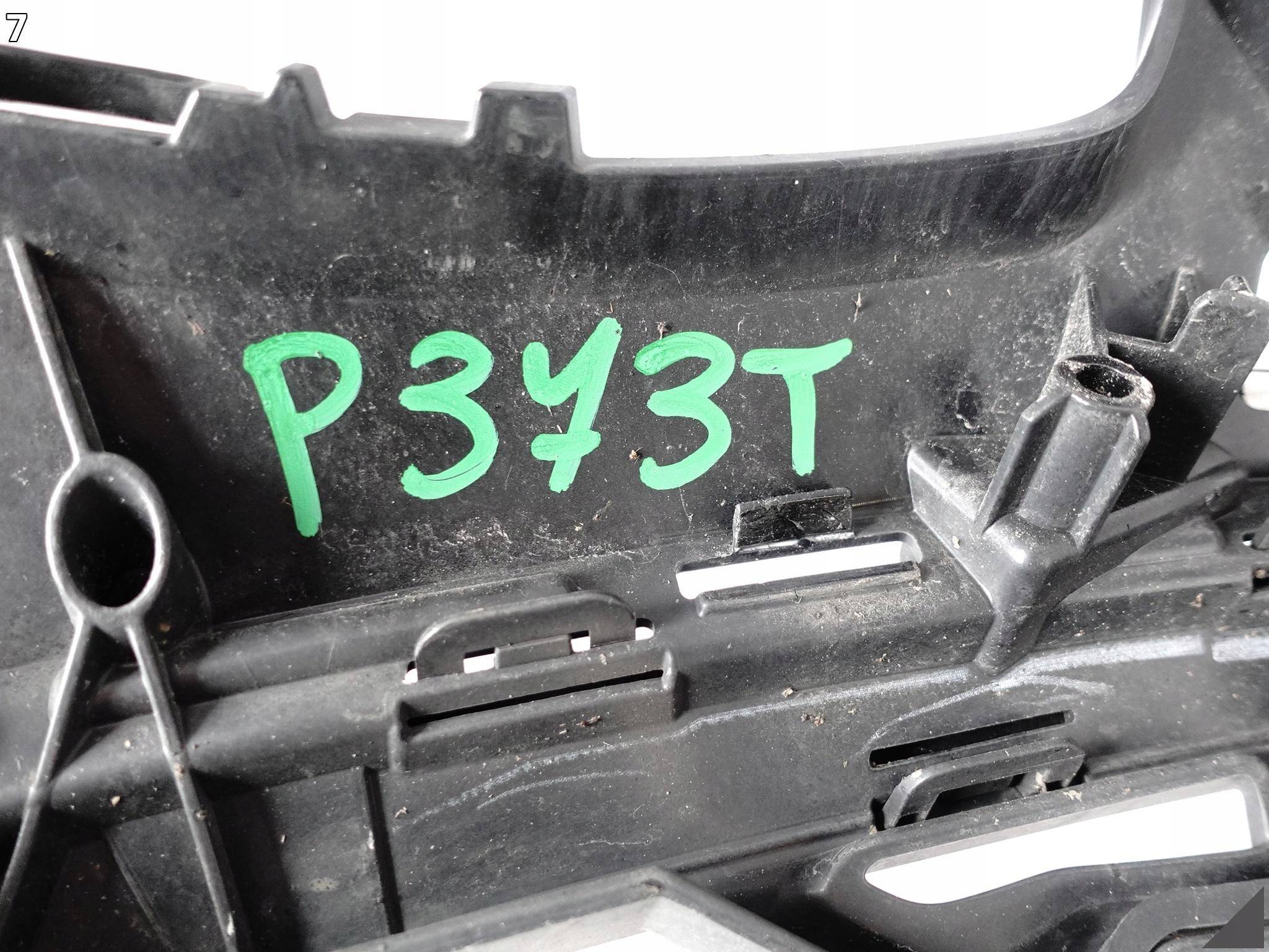 AUDI Q5 80F SPORTBACK S-LINE LIFT 20- GRILL ATRAPA PRZÓD CZARNY / BLACK Strona zabudowy przód