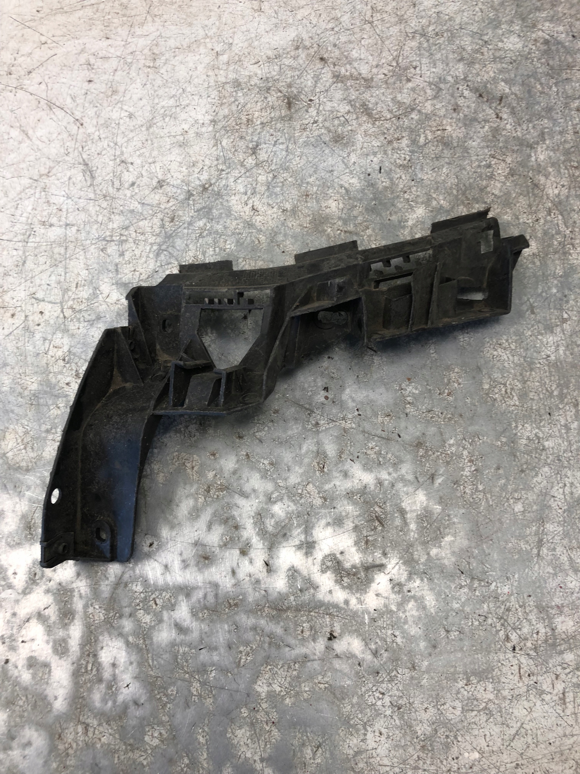 bumper bracket right rear part VW GOLF V plus 5M0807376