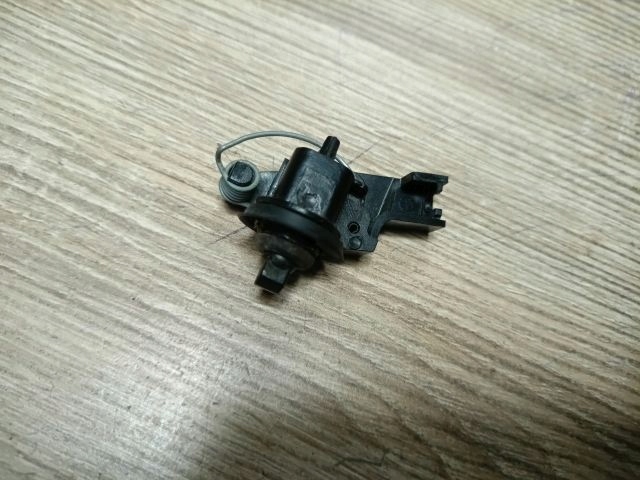 Nissan QASHQAI J10 замок крышки топливного бака