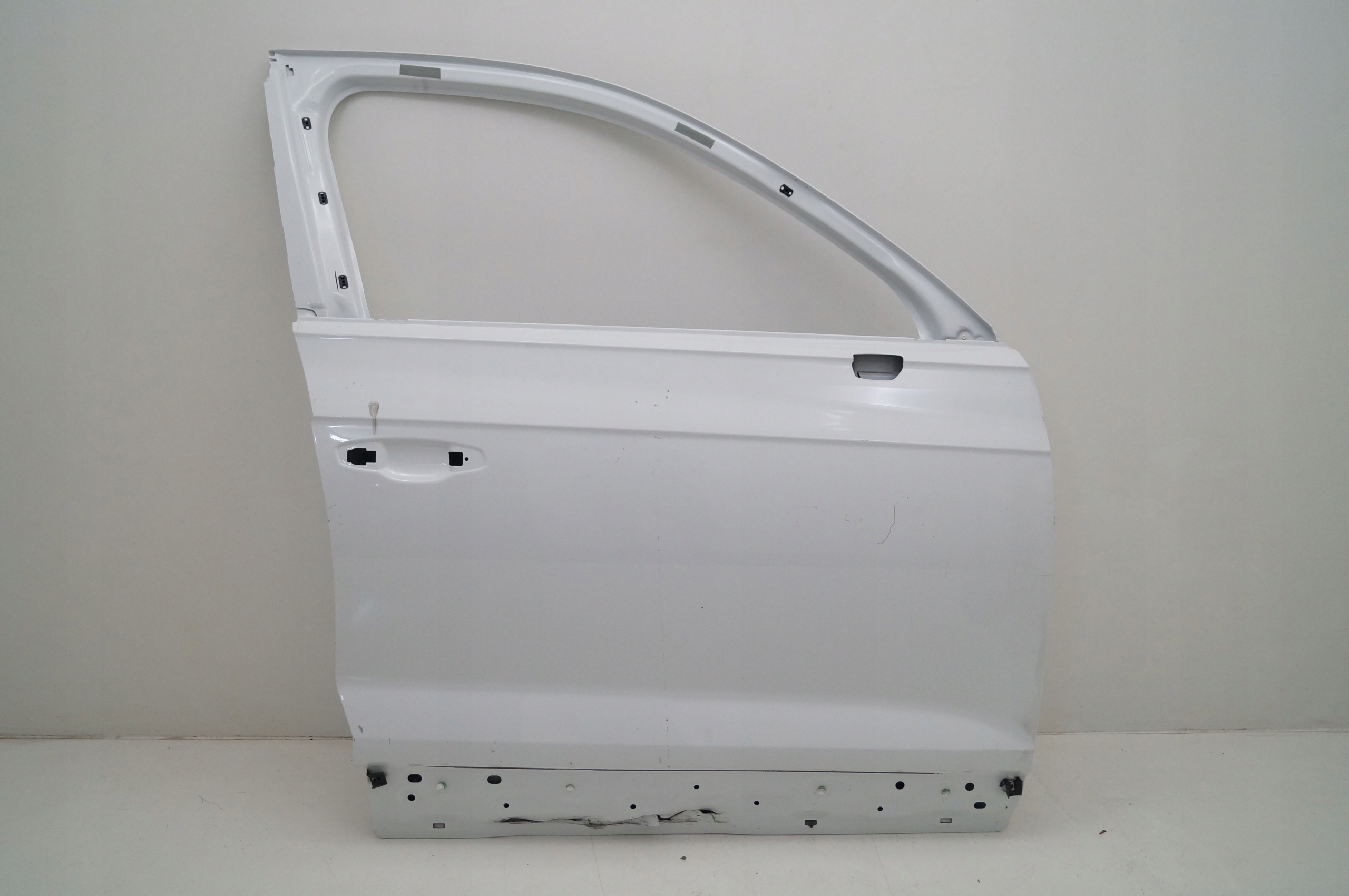 VW TOUAREG III 760 18-24 PRZEDNIE PRAWE DRZWI