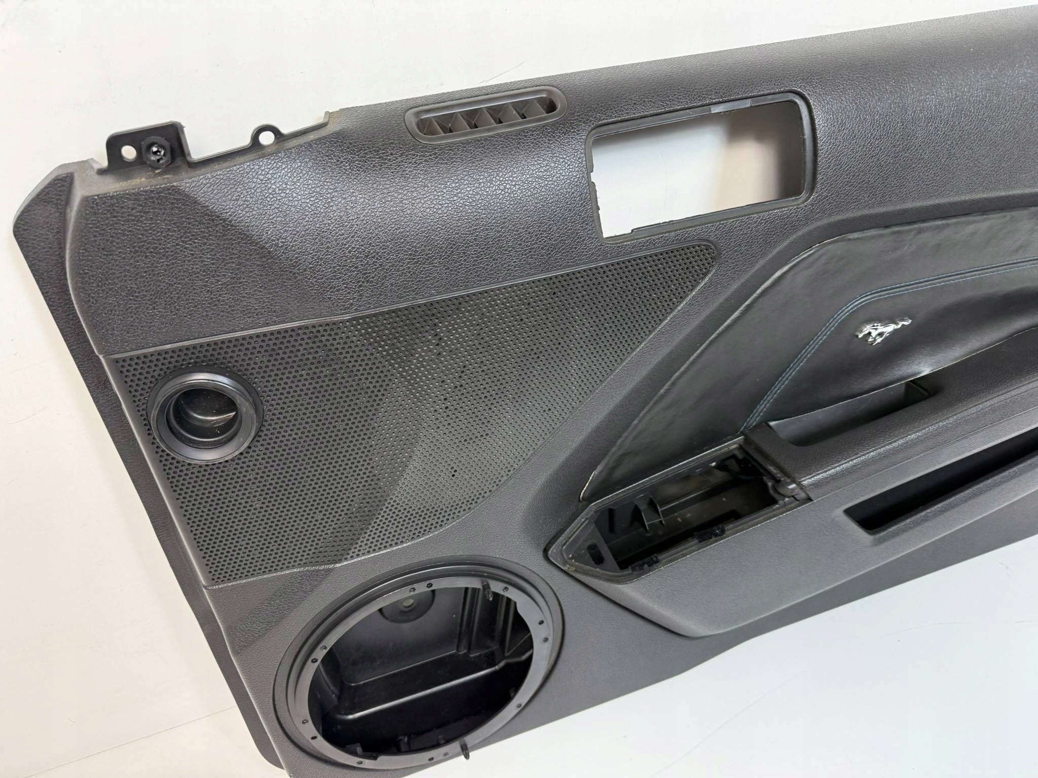 Ford Mustang V 2010 side left front