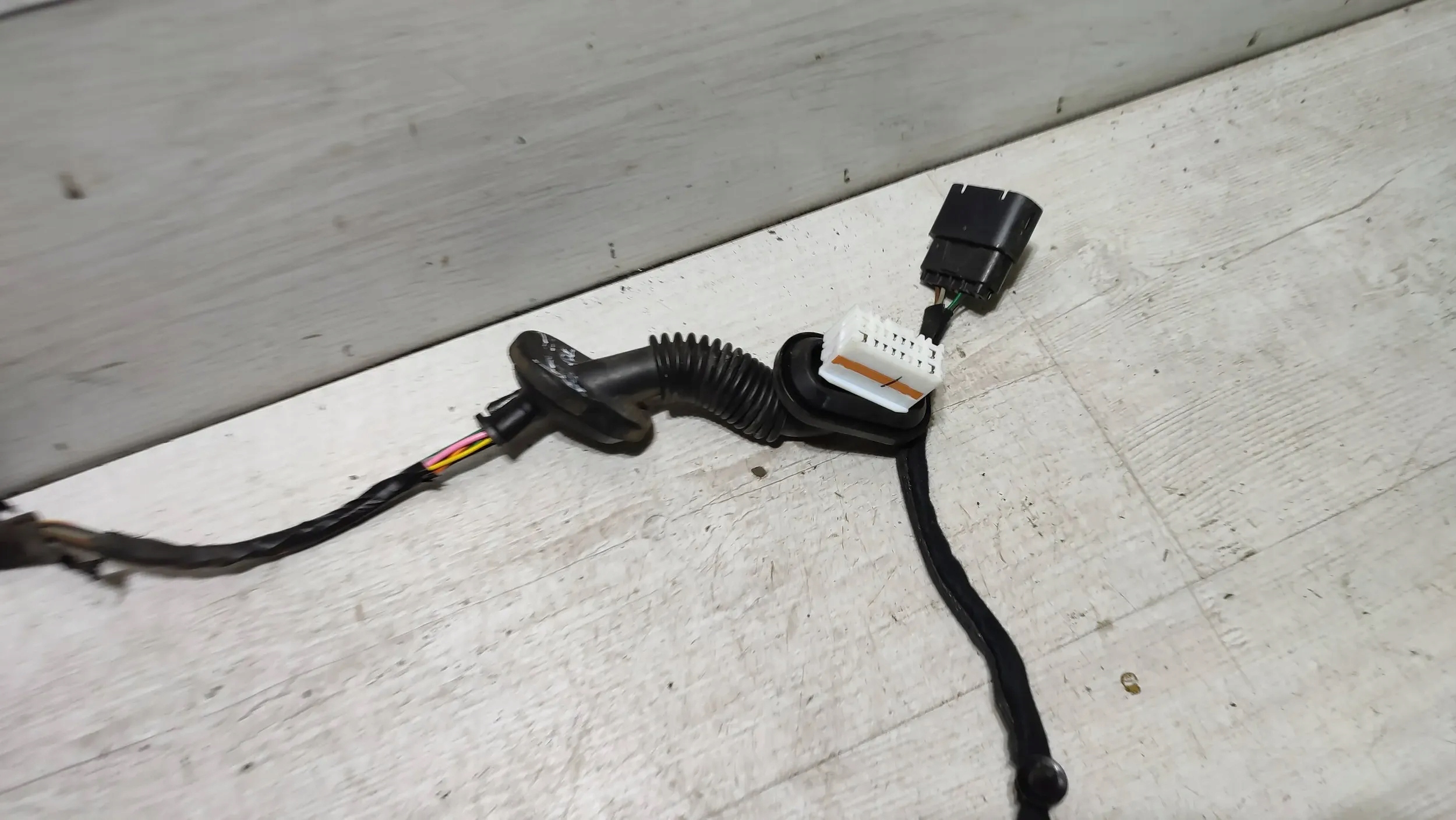 KIA Rio IV 18r Z tylu bundle przewodow door