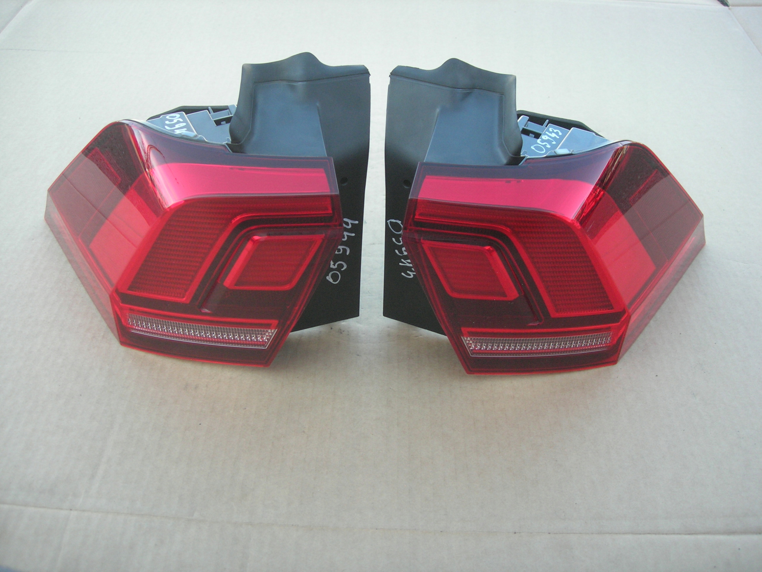 LAMPA RT W BŁOTNIK VW TIGUAN II LED 5NA945096D