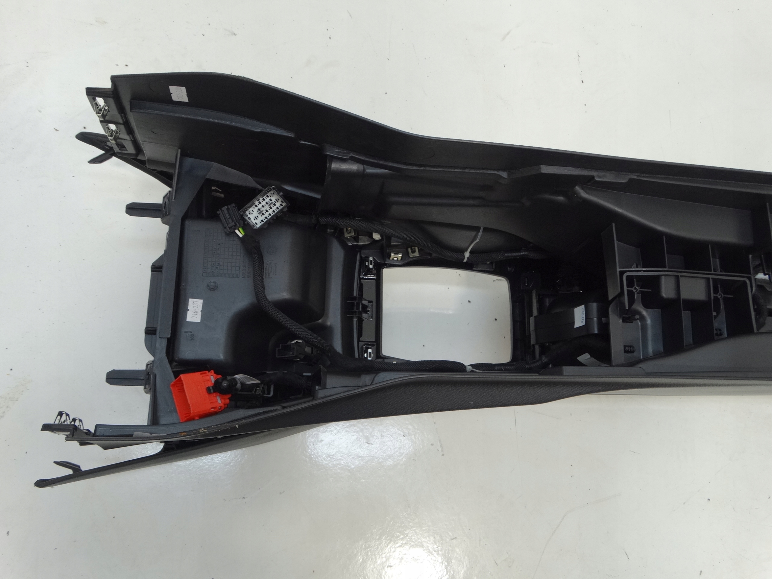 TUNEL central armrest CITROEN C4 III 9848088180 2020R.