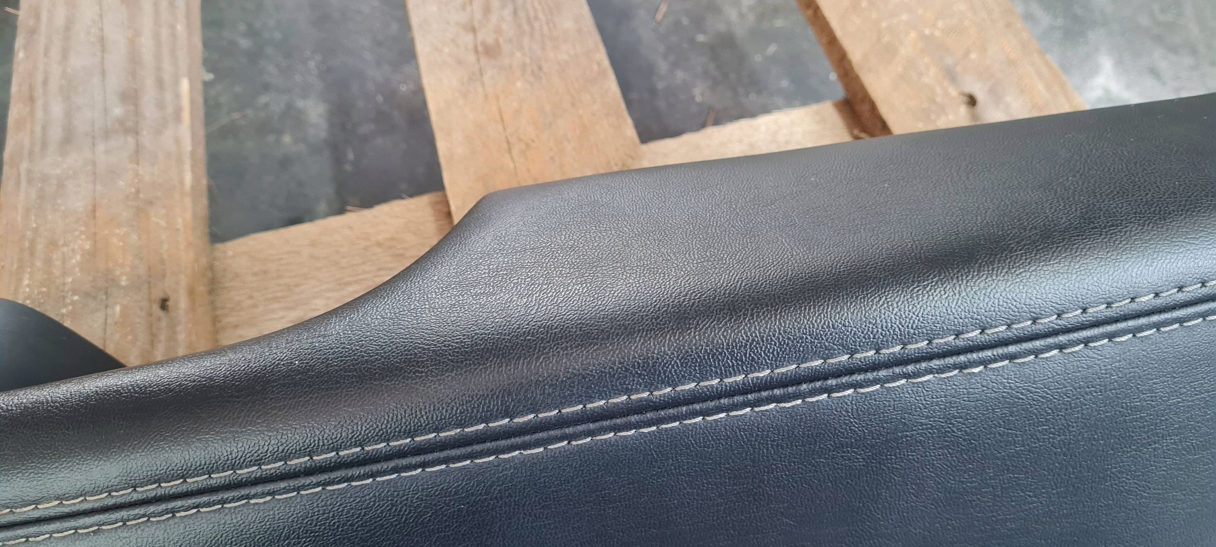 Chrysler Pacifica 2022 armrest side BOCZKA right front leather