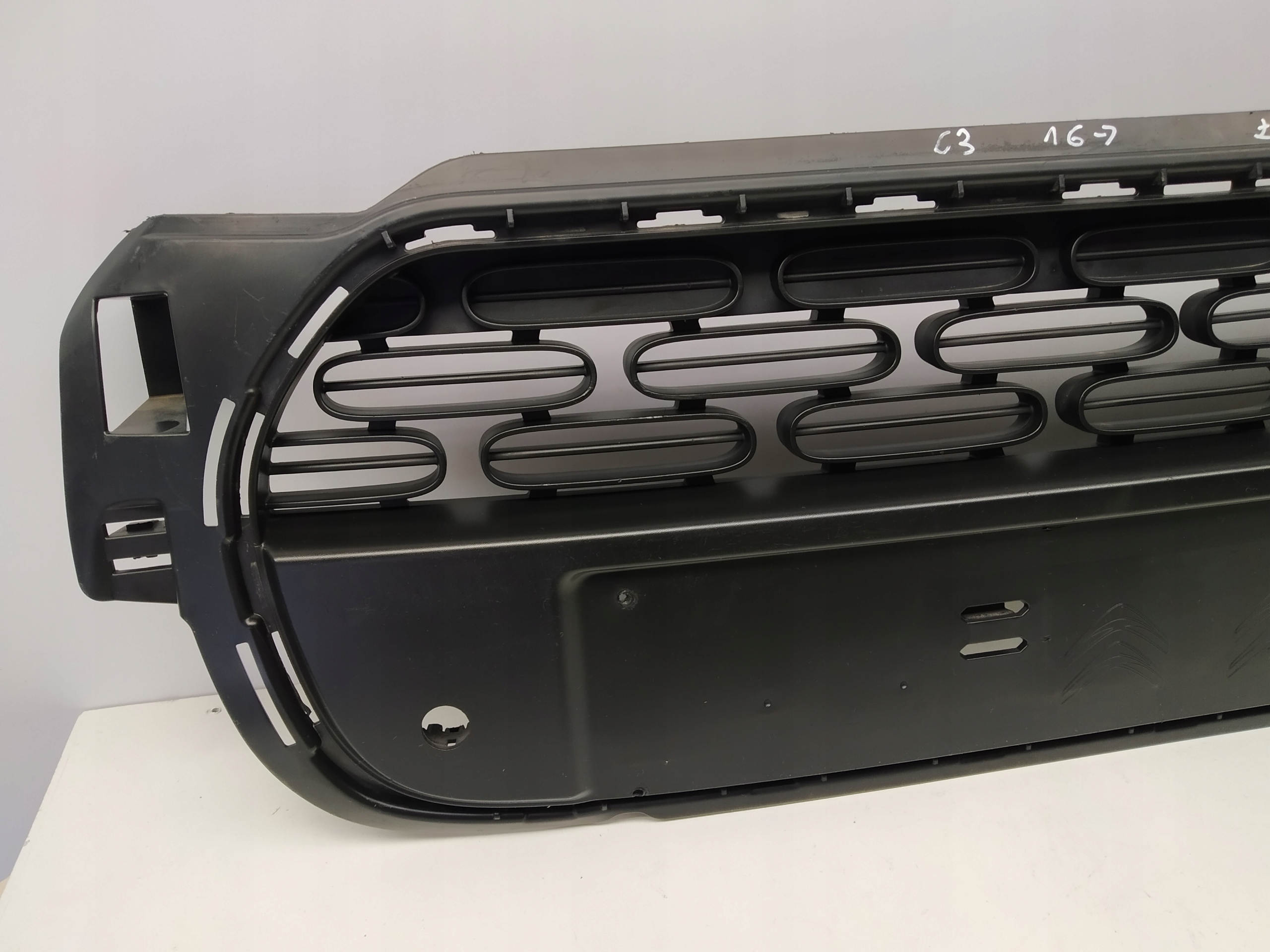 2020r + Citroen C3 III lift grid central w bumper front below PDC