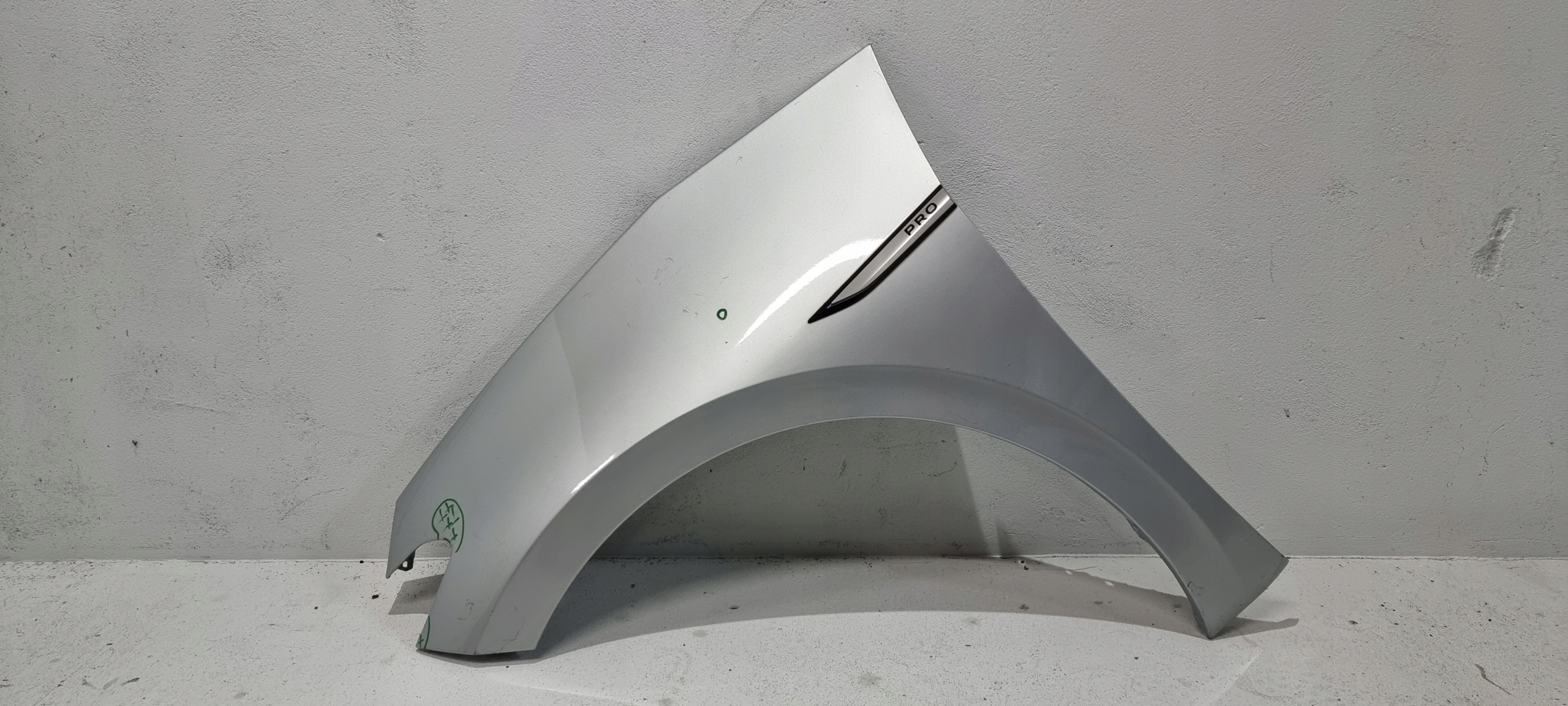 BŁOTNIK LEWY PRZÓD PRZEDNI VW ID3 10A 19-