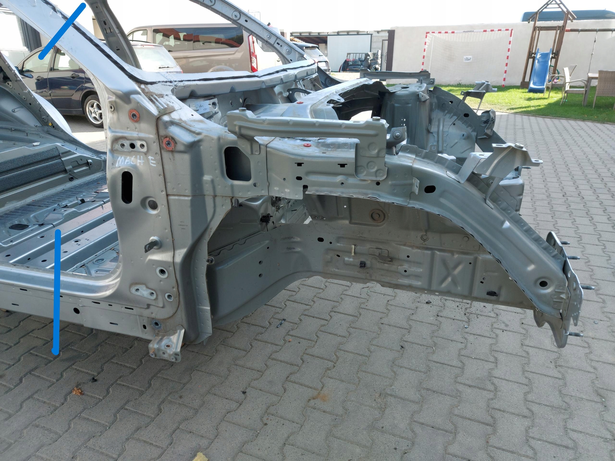 Ford Mustang Mach-E PODŁUŹNICA ĆWIARTKA PRAWA PRZÓD