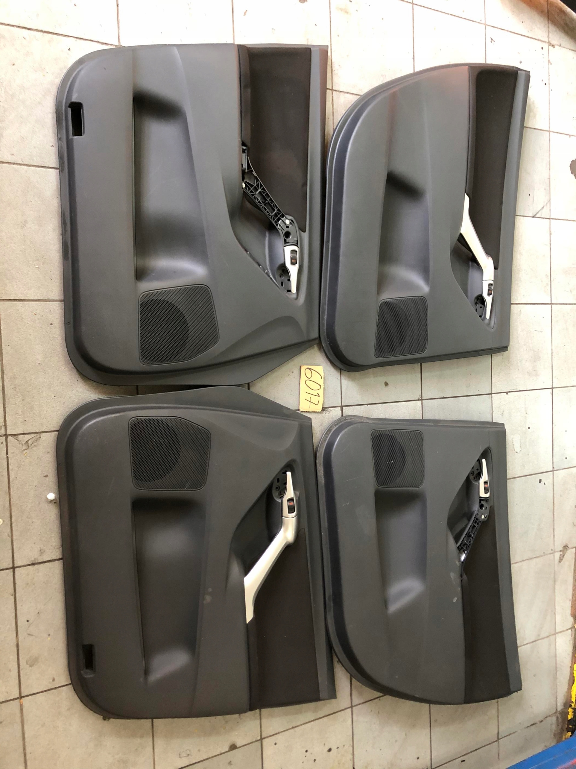 TOYOTA VERSO 09-18 BOCZEK DRZWI LEWY PRAWY