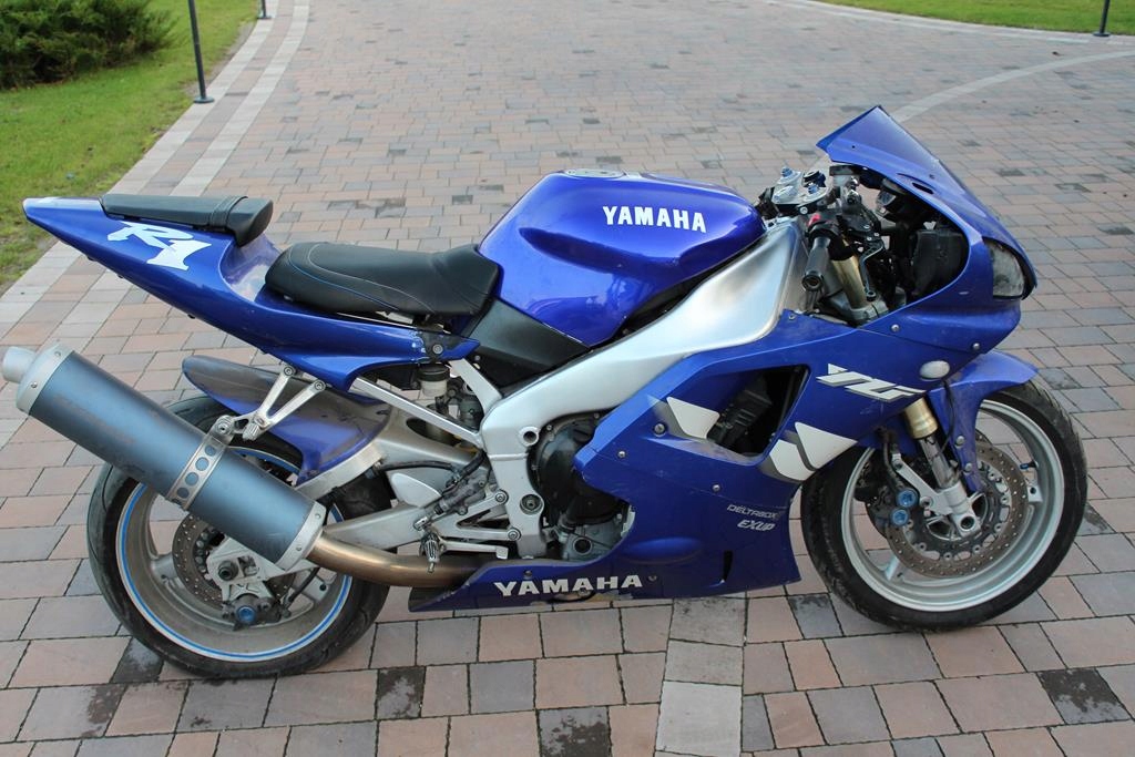 YAMAHA YZF R1 RN01 WAHACZ TYŁ Producent Yamaha OE