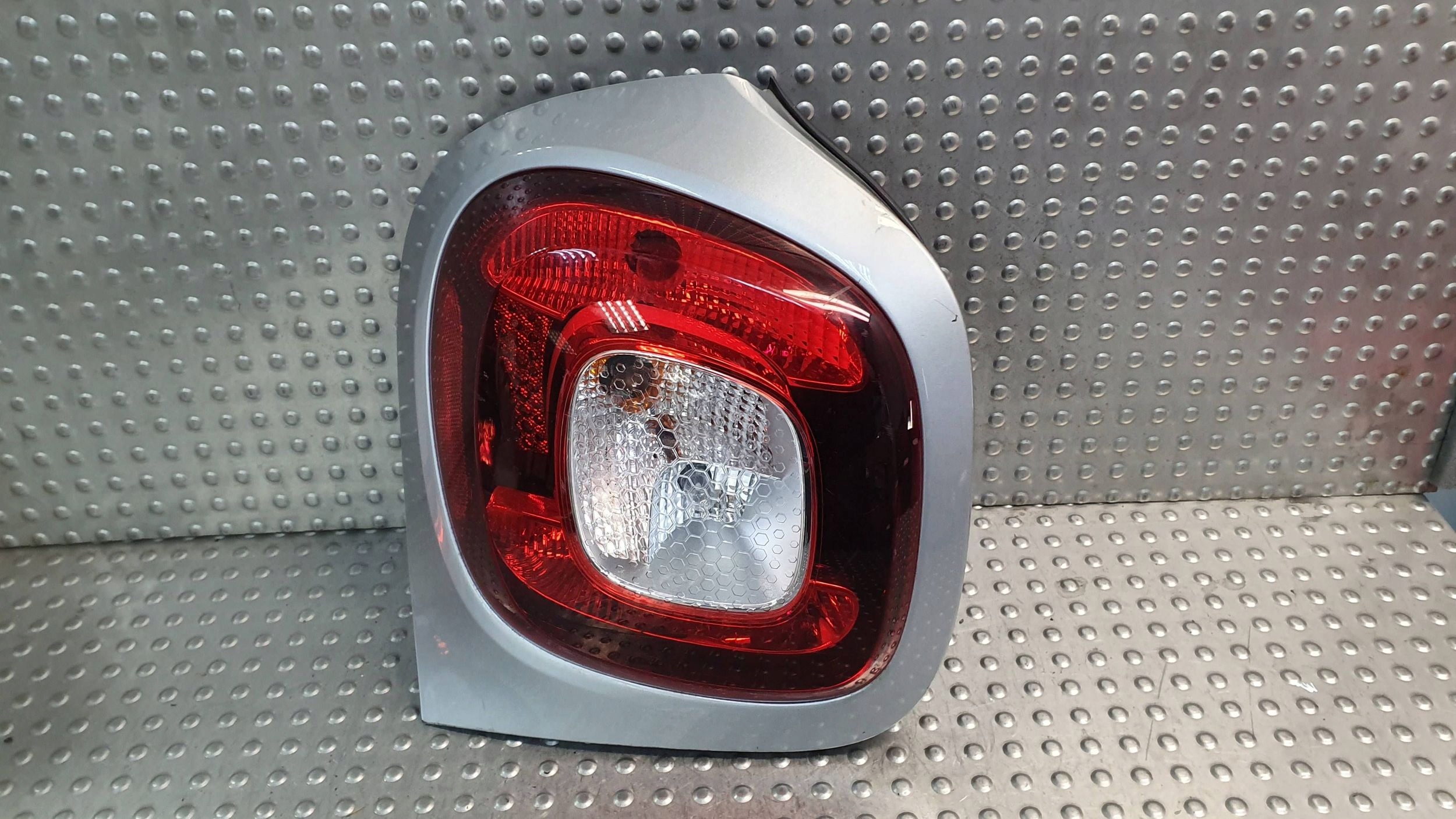 light rear part left SMART FORFOUR II 14- 265550049R