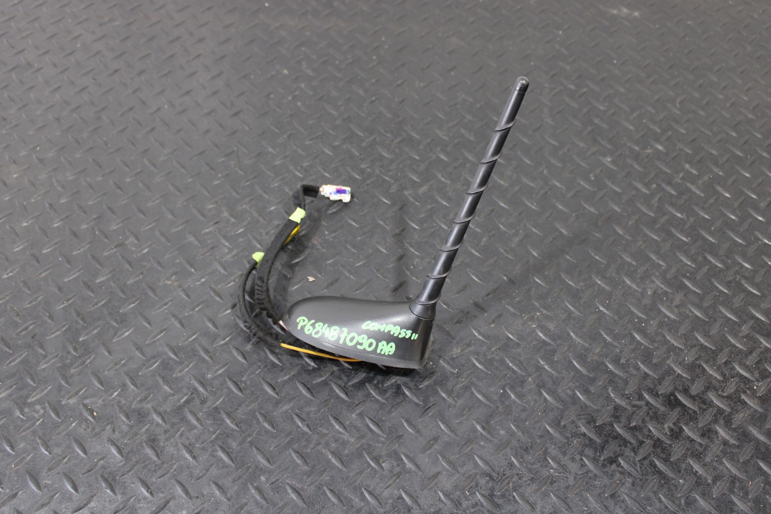 ANTENA dach JEEP COMPASS II 2 P68487090AA